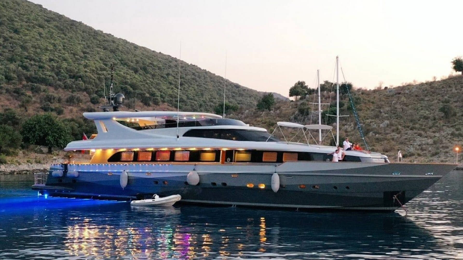 Özel ve Prestijli Exclusive Kiralık Yat 6 Kabin 42 Metre