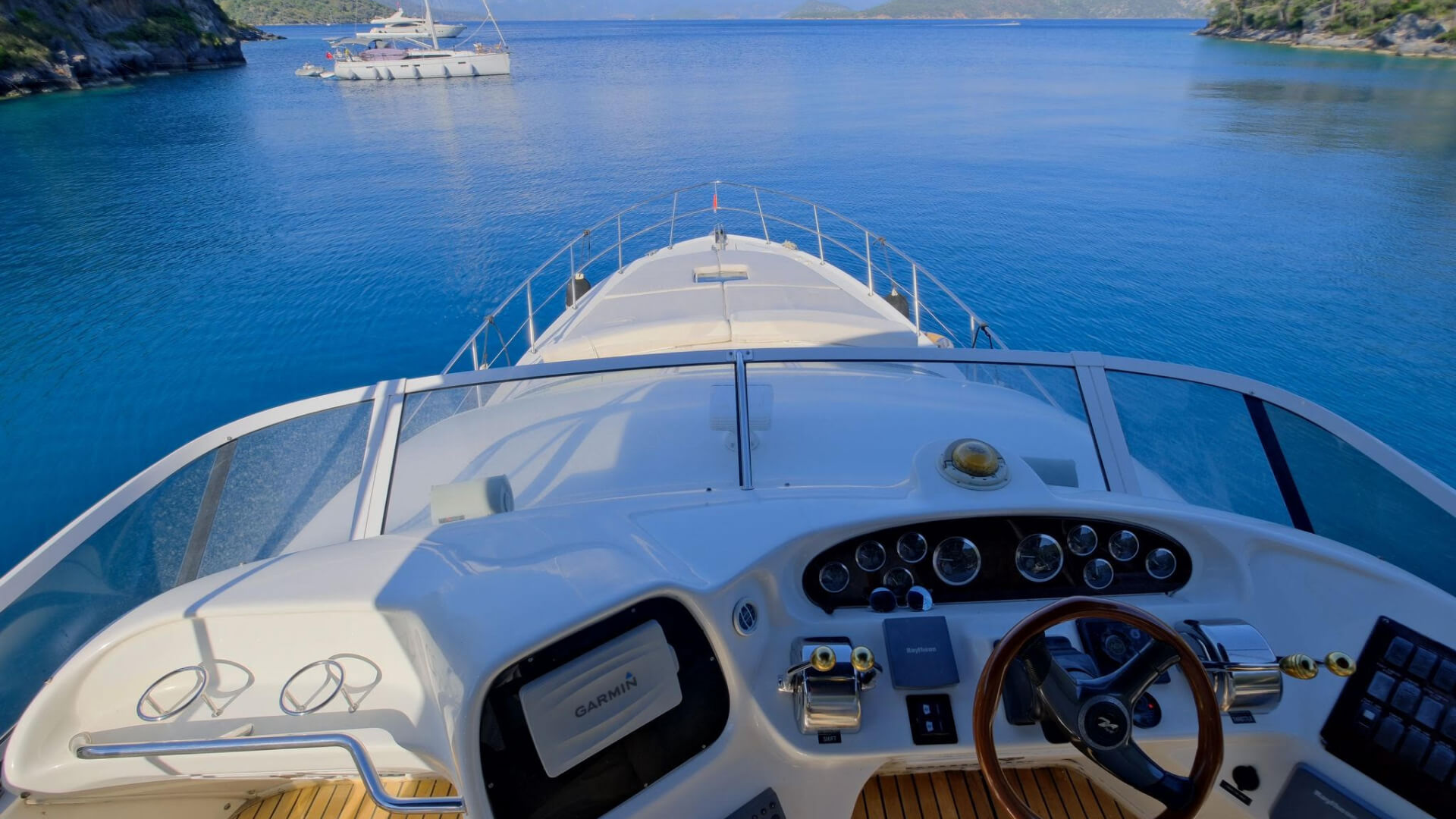 Göcek Kiralık Searay 400 sedan bridge 2 Kabin 14 Metre