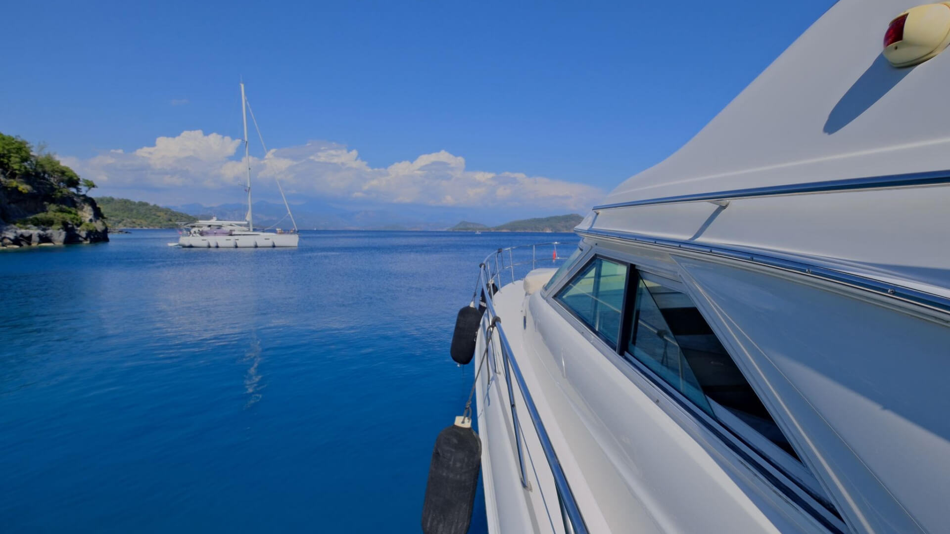 Göcek Kiralık Searay 400 sedan bridge 2 Kabin 14 Metre