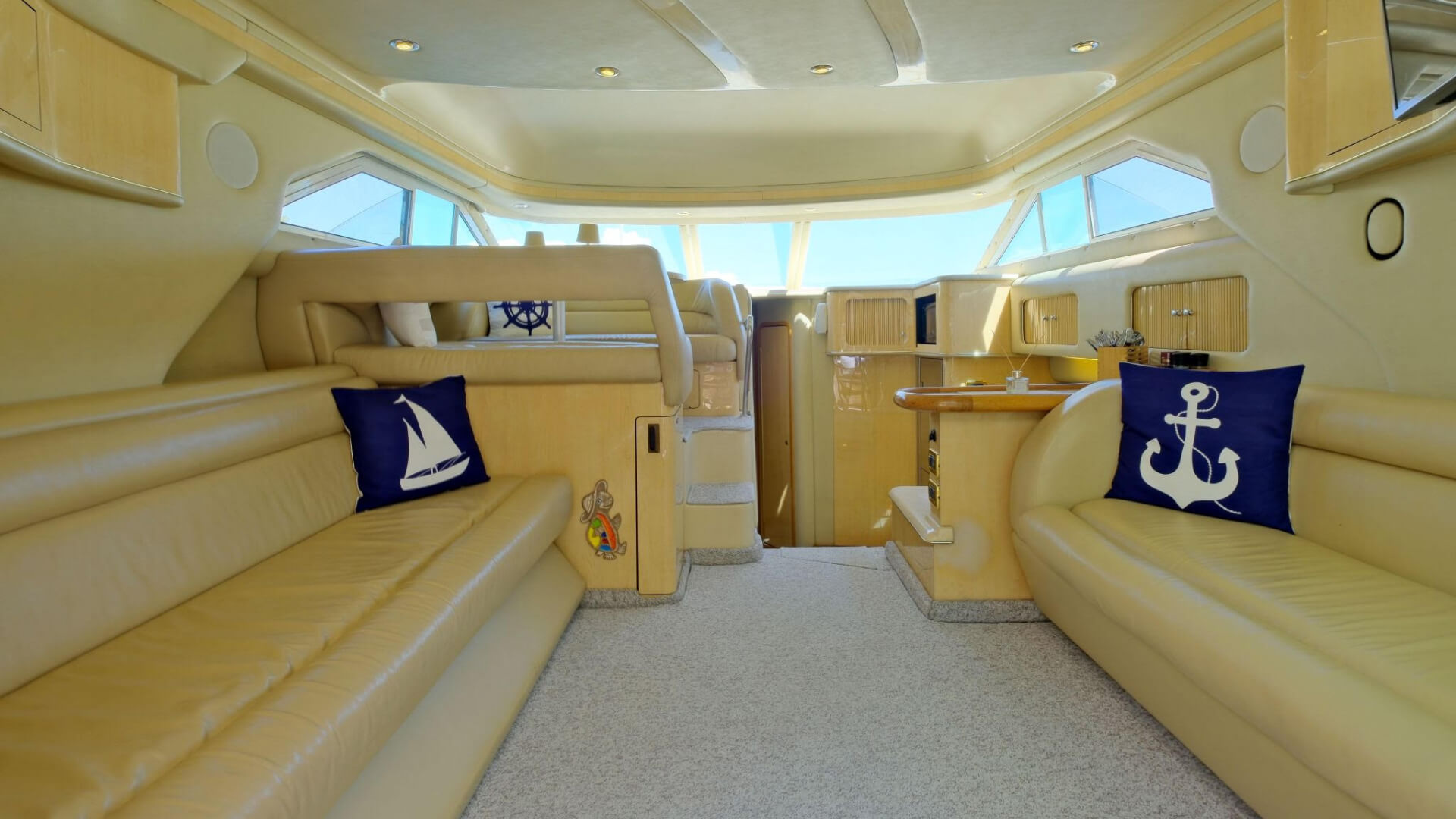 Göcek Kiralık Searay 400 sedan bridge 2 Kabin 14 Metre