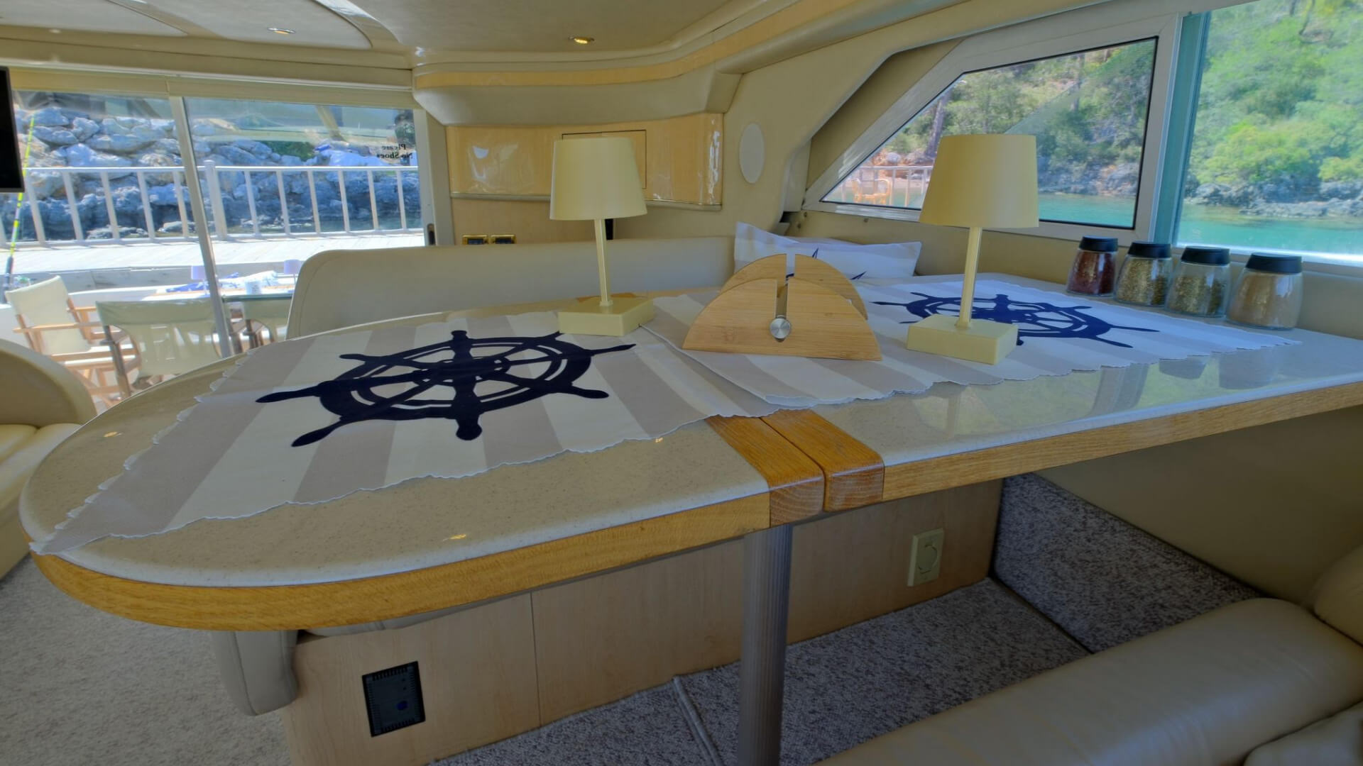 Göcek Kiralık Searay 400 sedan bridge 2 Kabin 14 Metre
