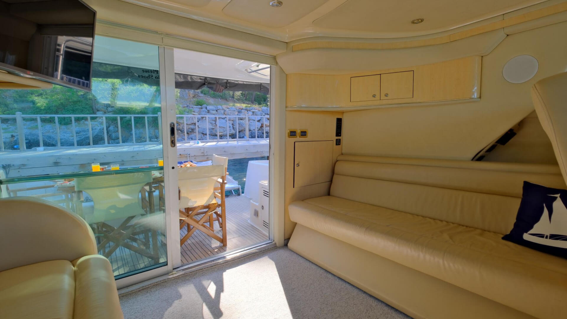 Göcek Kiralık Searay 400 sedan bridge 2 Kabin 14 Metre