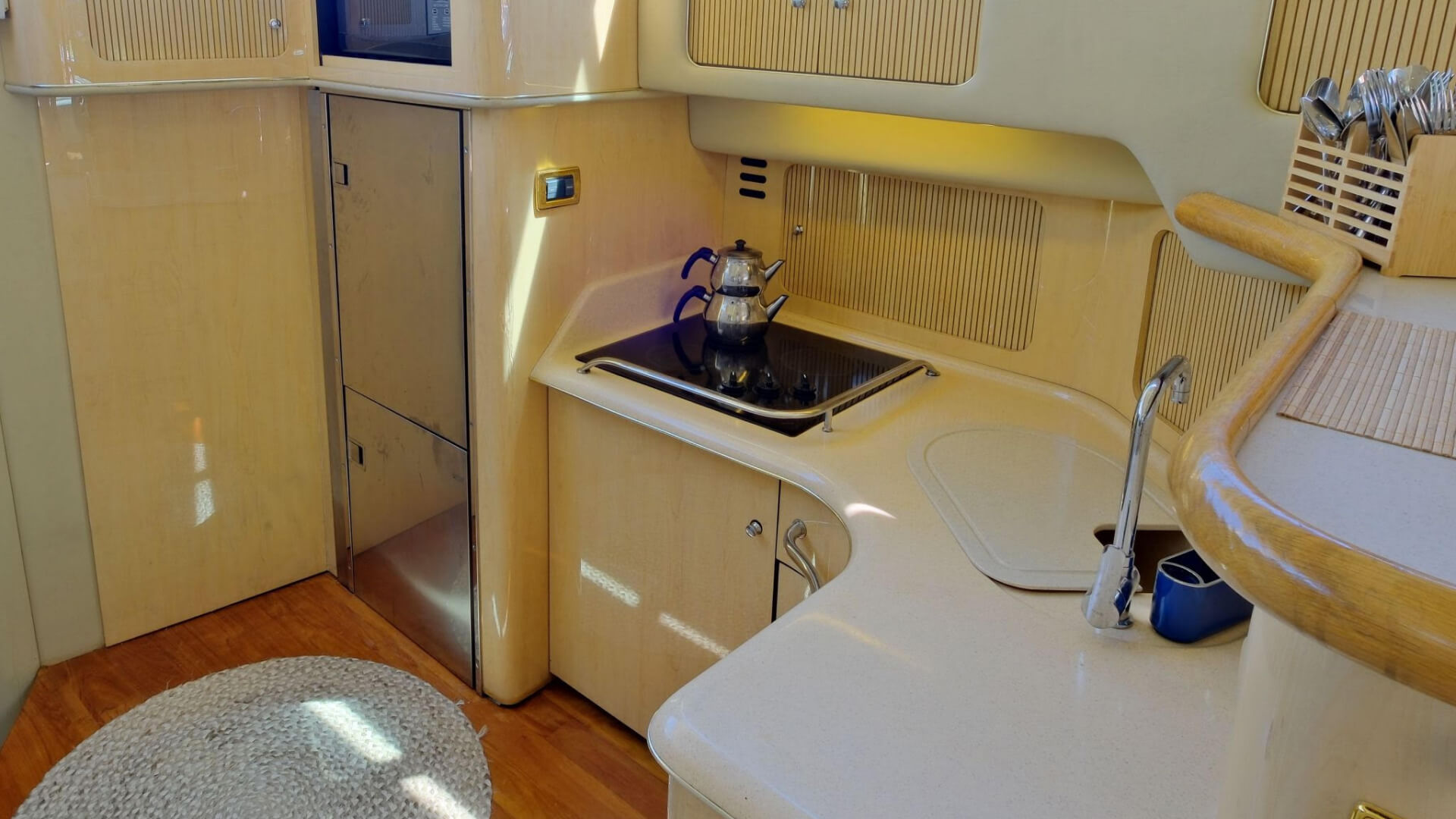Göcek Kiralık Searay 400 sedan bridge 2 Kabin 14 Metre