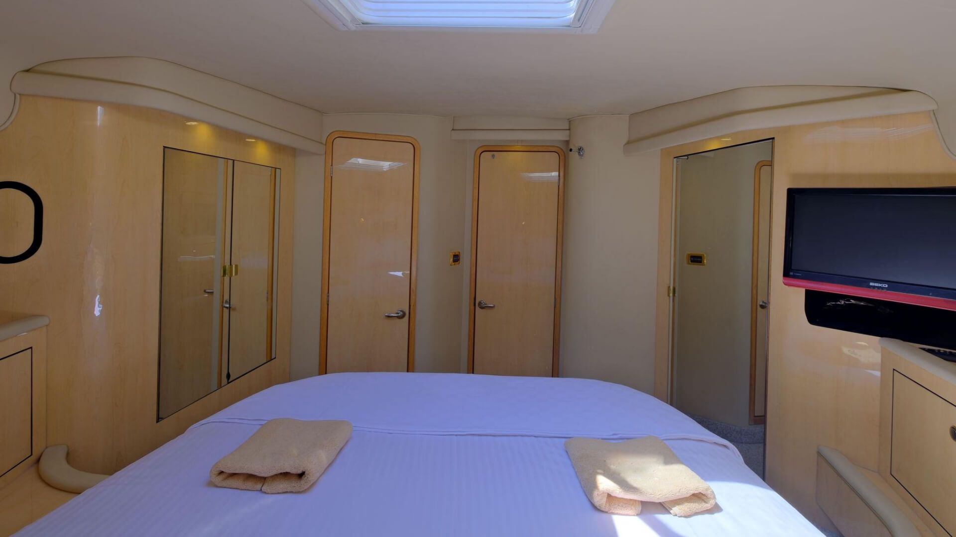 Göcek Kiralık Searay 400 sedan bridge 2 Kabin 14 Metre