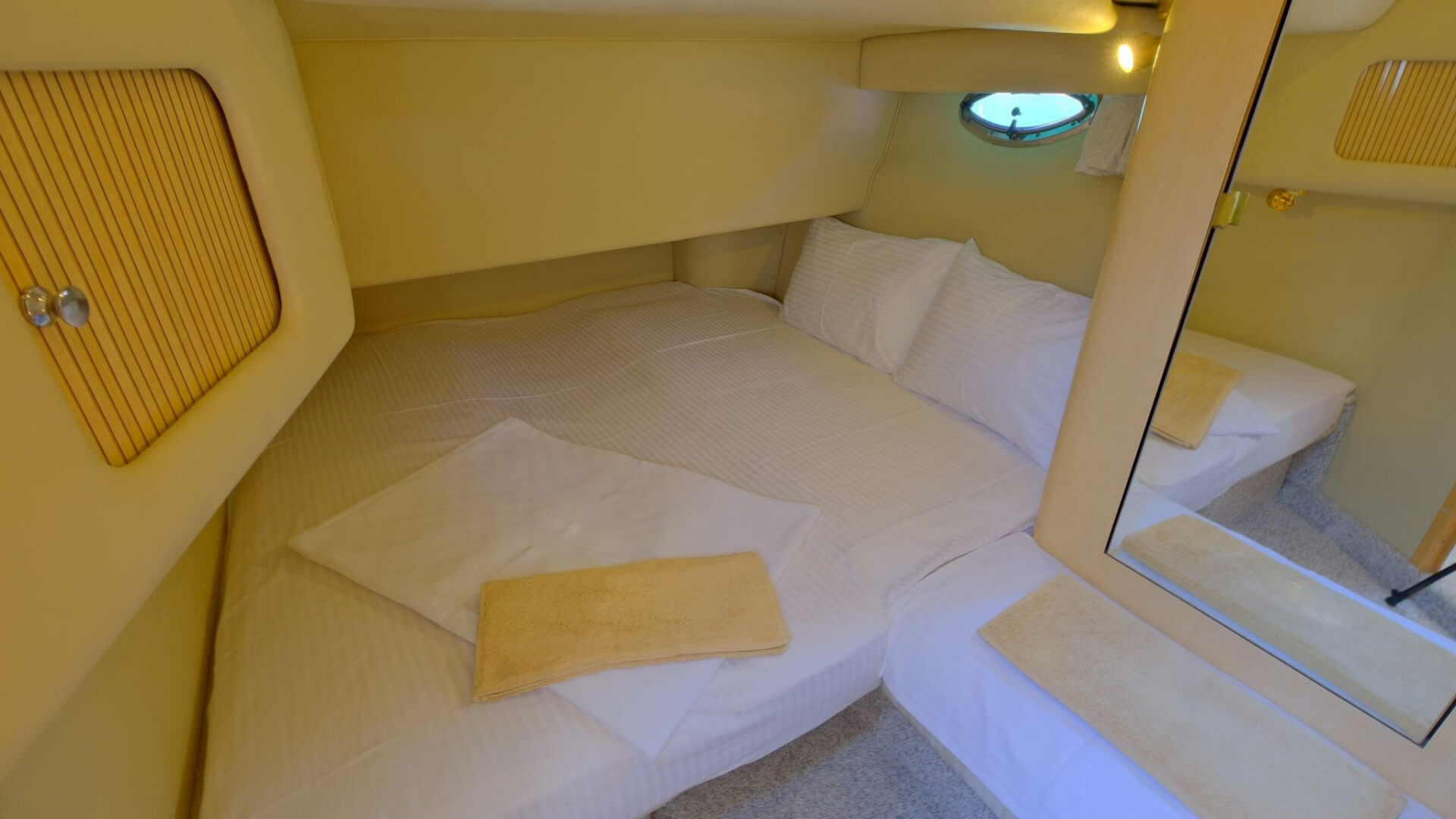 Göcek Kiralık Searay 400 sedan bridge 2 Kabin 14 Metre