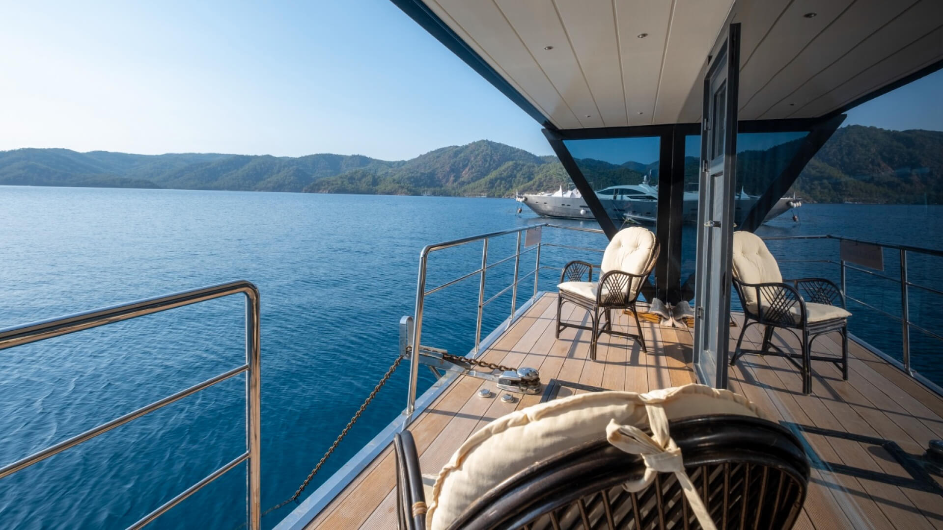 Lux Otel Konforunda Yüzen Ev Göcek 2 Kabin 4+2 Kişilik 20 Metre