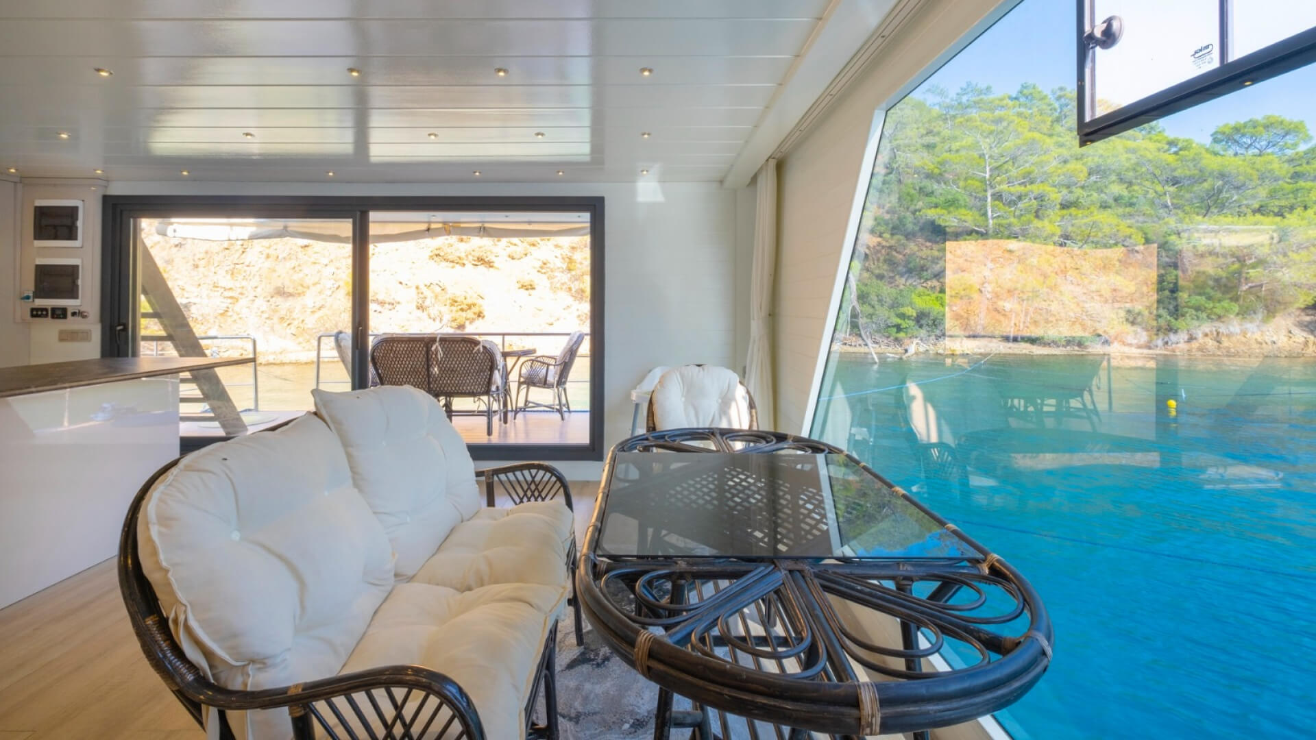 Lux Otel Konforunda Yüzen Ev Göcek 2 Kabin 4+2 Kişilik 20 Metre