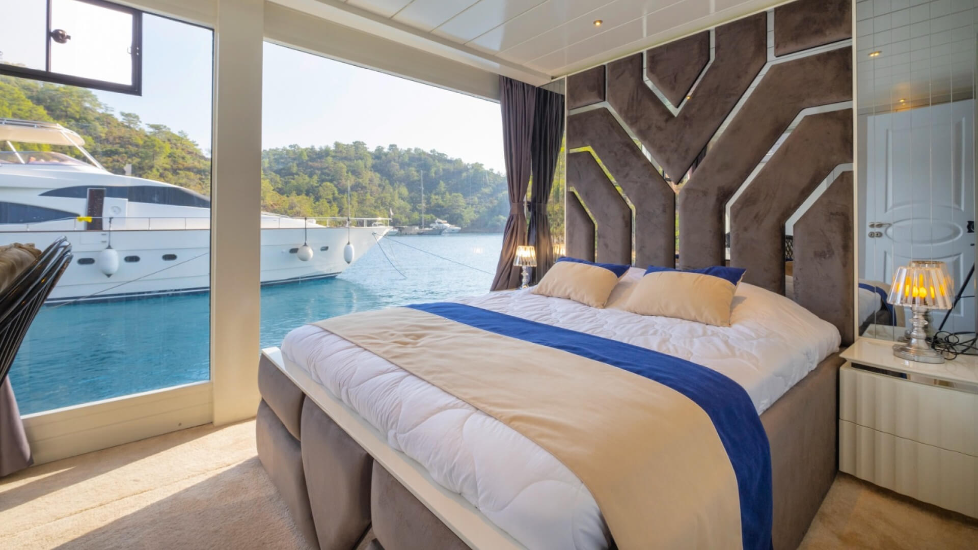 Lux Otel Konforunda Yüzen Ev Göcek 2 Kabin 4+2 Kişilik 20 Metre
