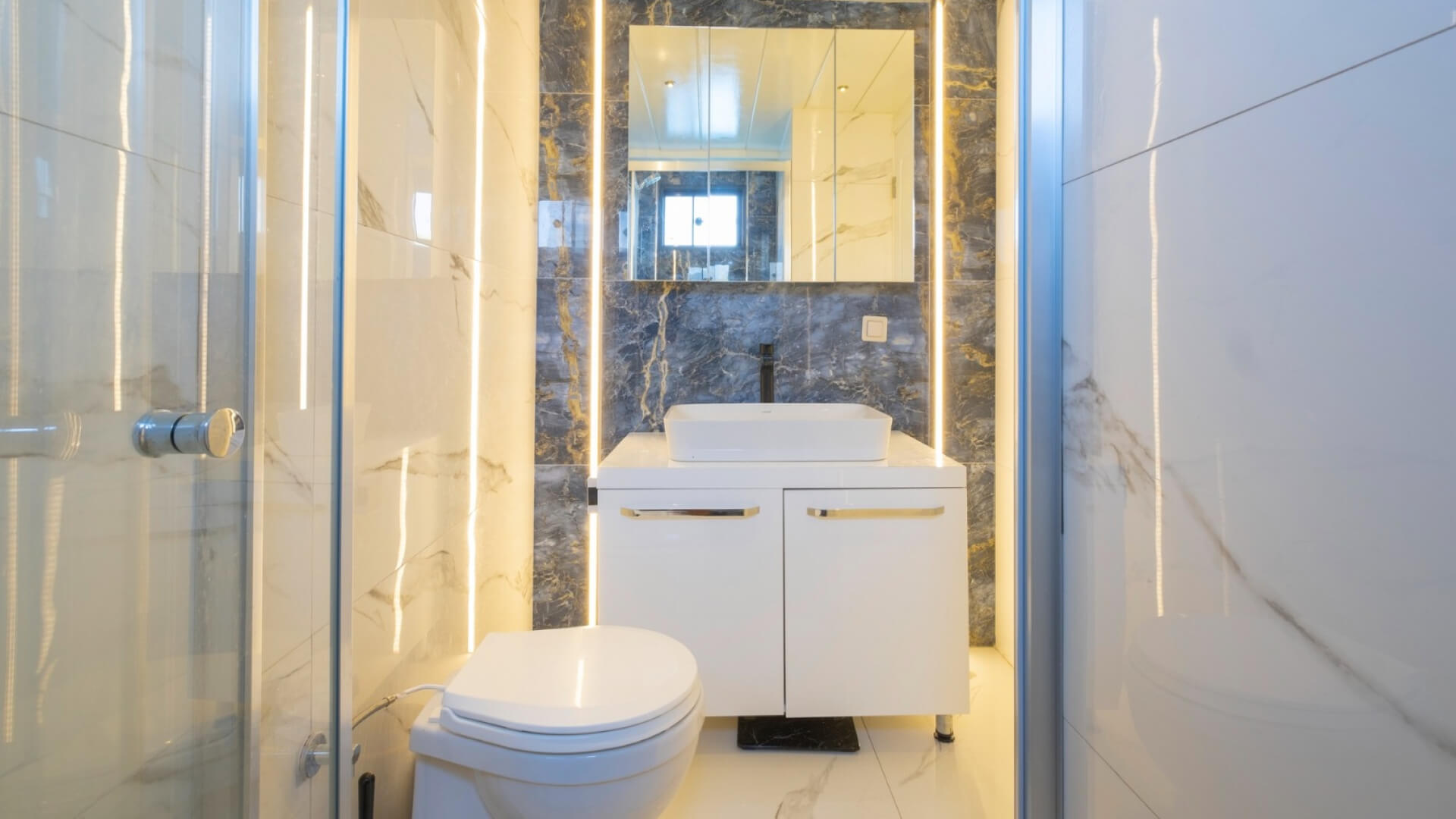 Lux Otel Konforunda Yüzen Ev Göcek 2 Kabin 4+2 Kişilik 20 Metre