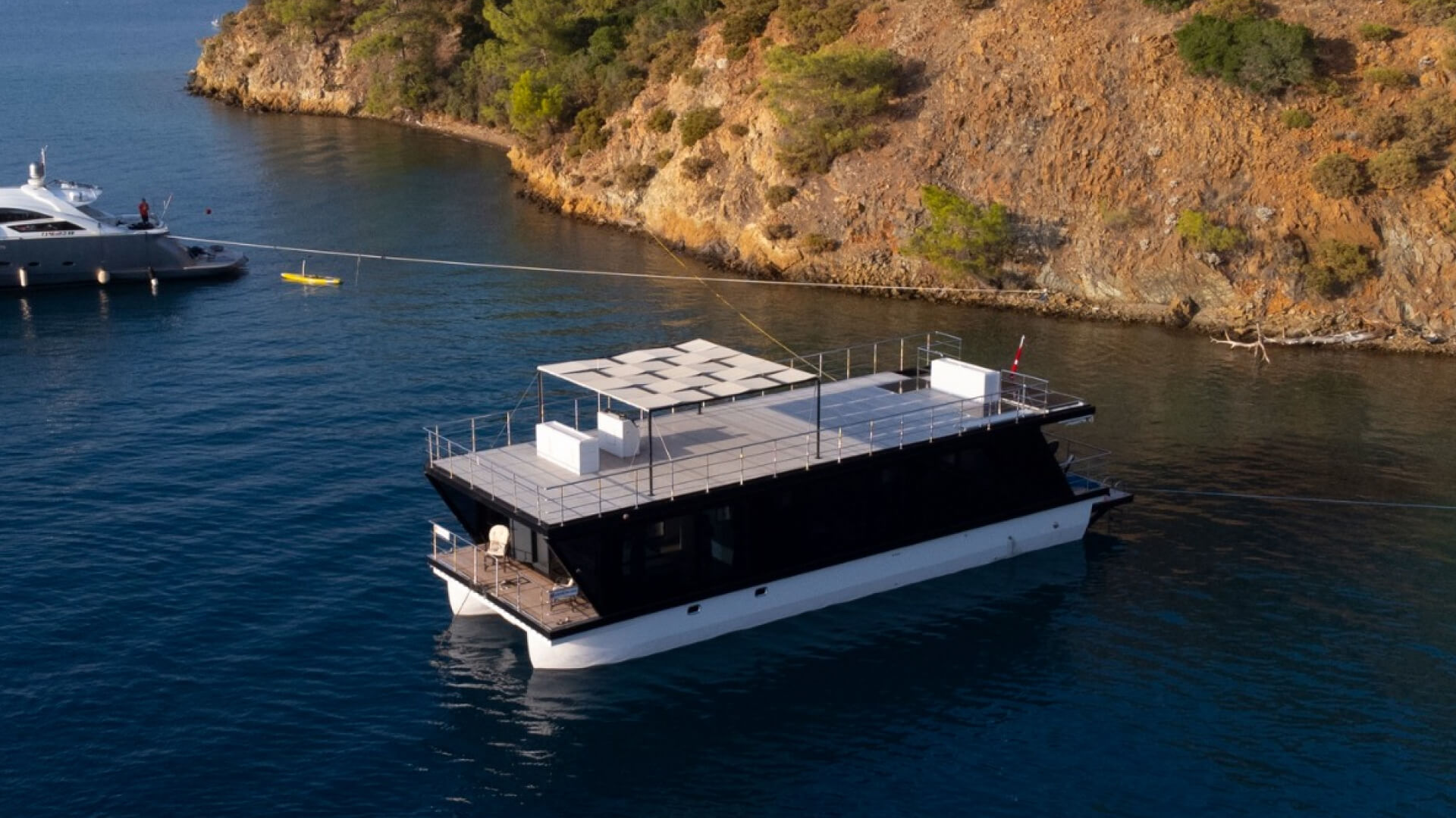 Lux Otel Konforunda Yüzen Ev Göcek 2 Kabin 4+2 Kişilik 20 Metre