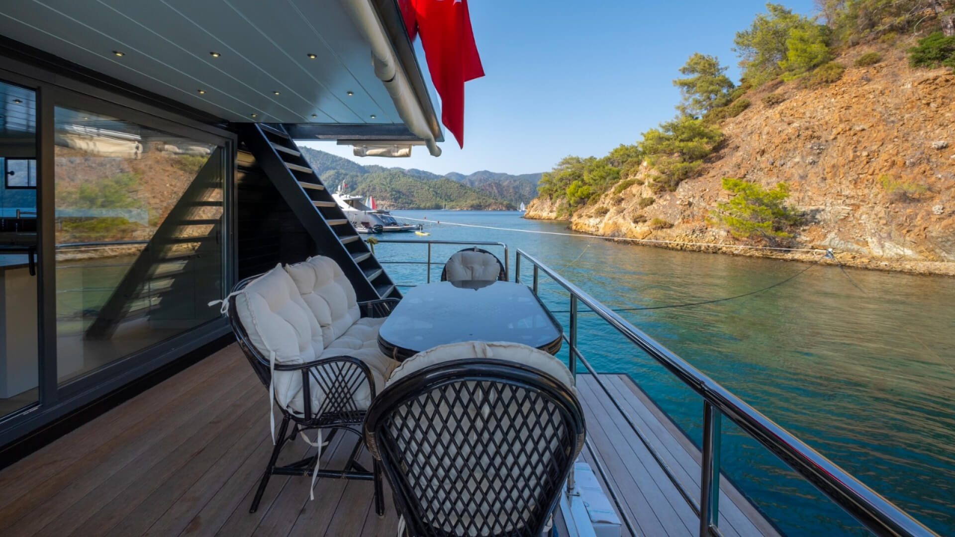 Lux Otel Konforunda Yüzen Ev Göcek 2 Kabin 4+2 Kişilik 20 Metre