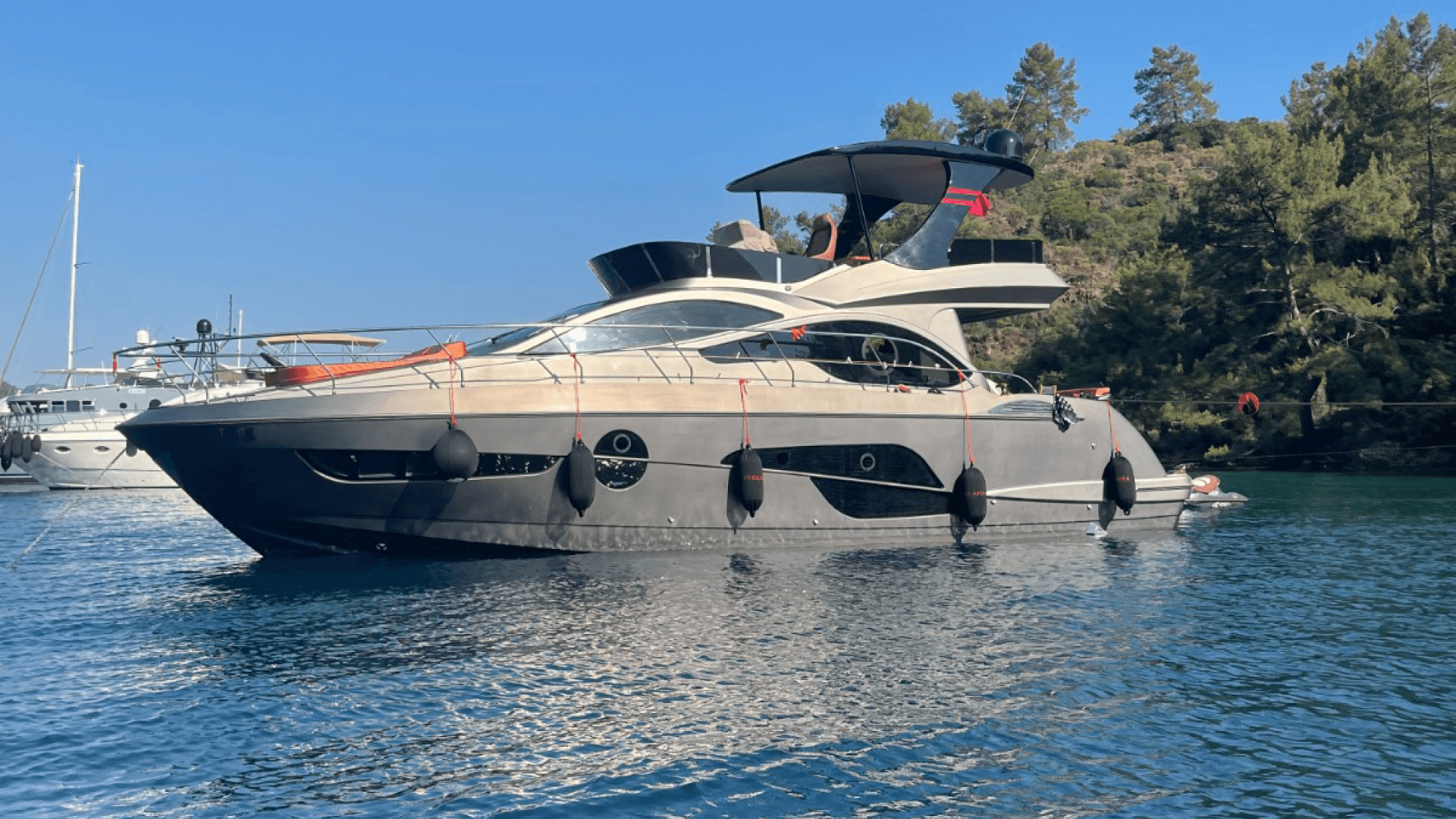Fethiye Göcek Koylarında 3 Kabin Motoryat Kiralama 