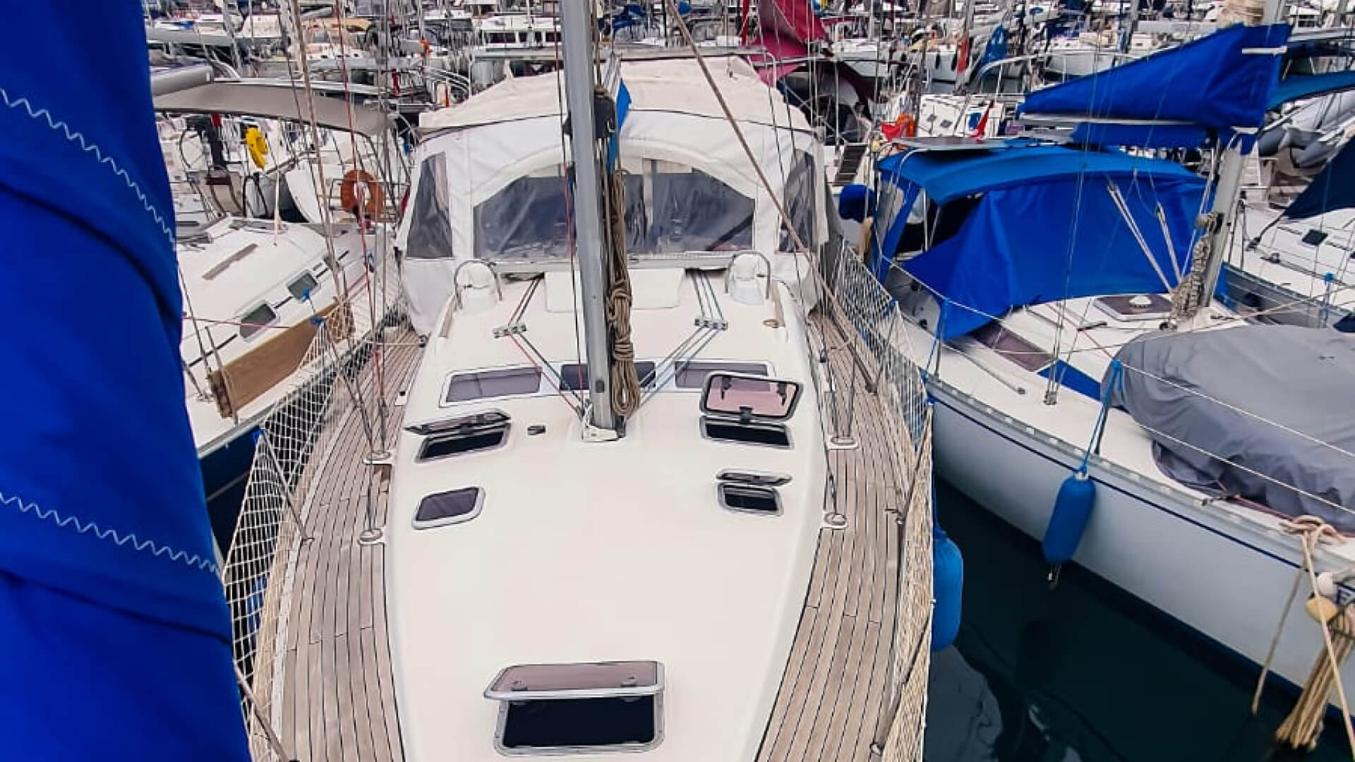 Kiralık Beneteau Ocianis Clipper 423 Göcek 3 Kabin 13 Metre