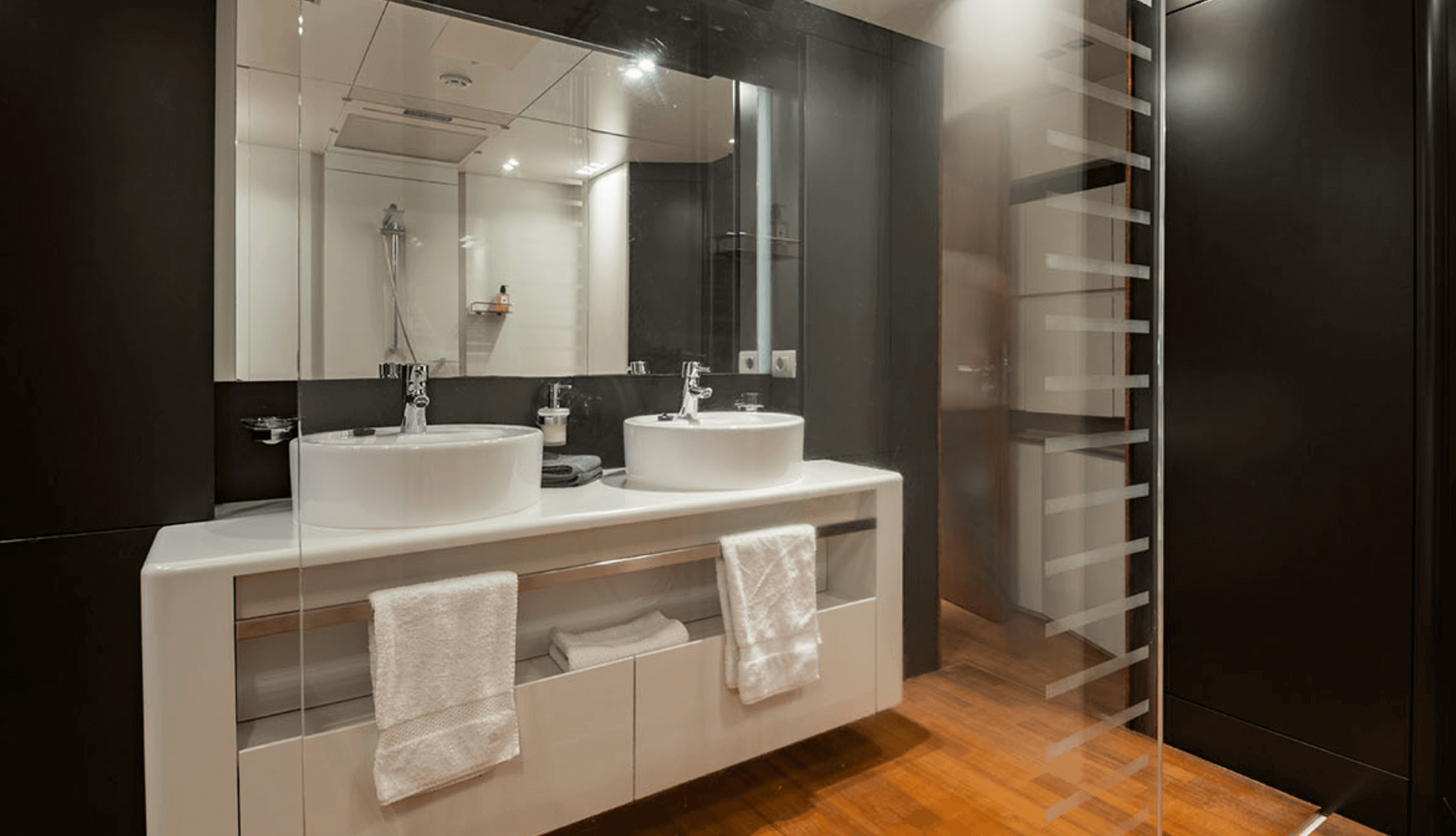 Luxury Yat Kiralama Süper Yat Konforunu Yaşayın 29 M