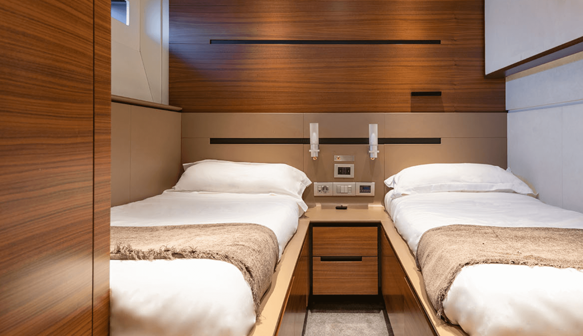 Luxury Yat Kiralama Süper Yat Konforunu Yaşayın 29 M