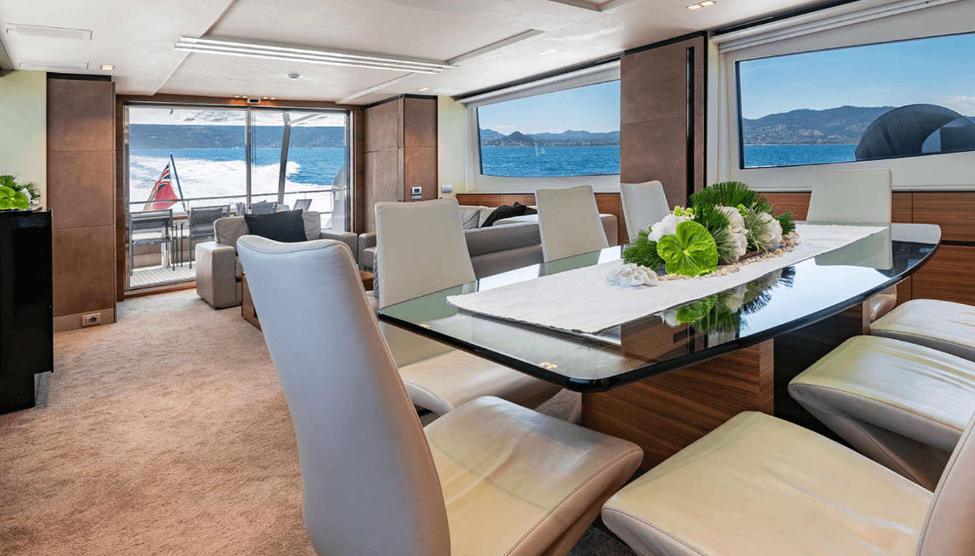 Luxury Yat Kiralama Süper Yat Konforunu Yaşayın 29 M