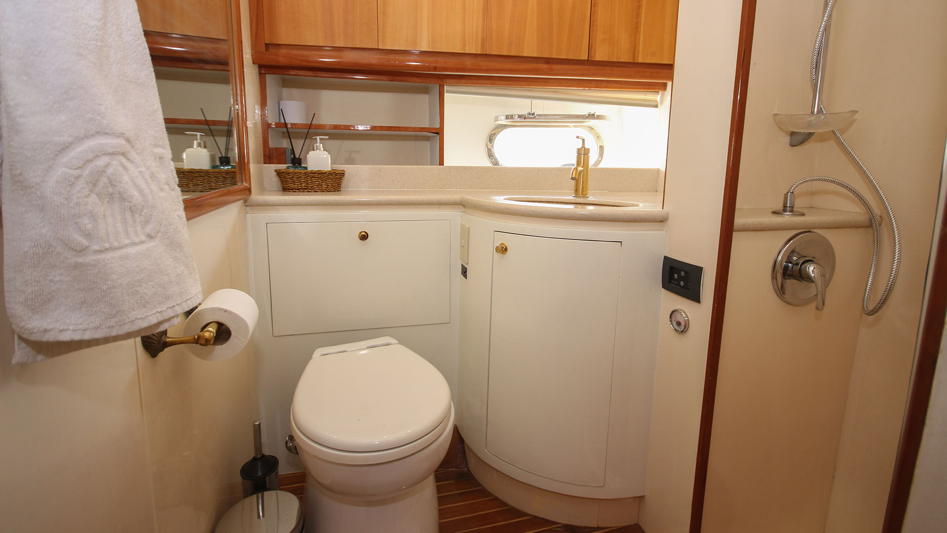 Golden Life Motoryat 4 Kabin 8 kişilik Göcek Fethiye Motoryat Kiralama