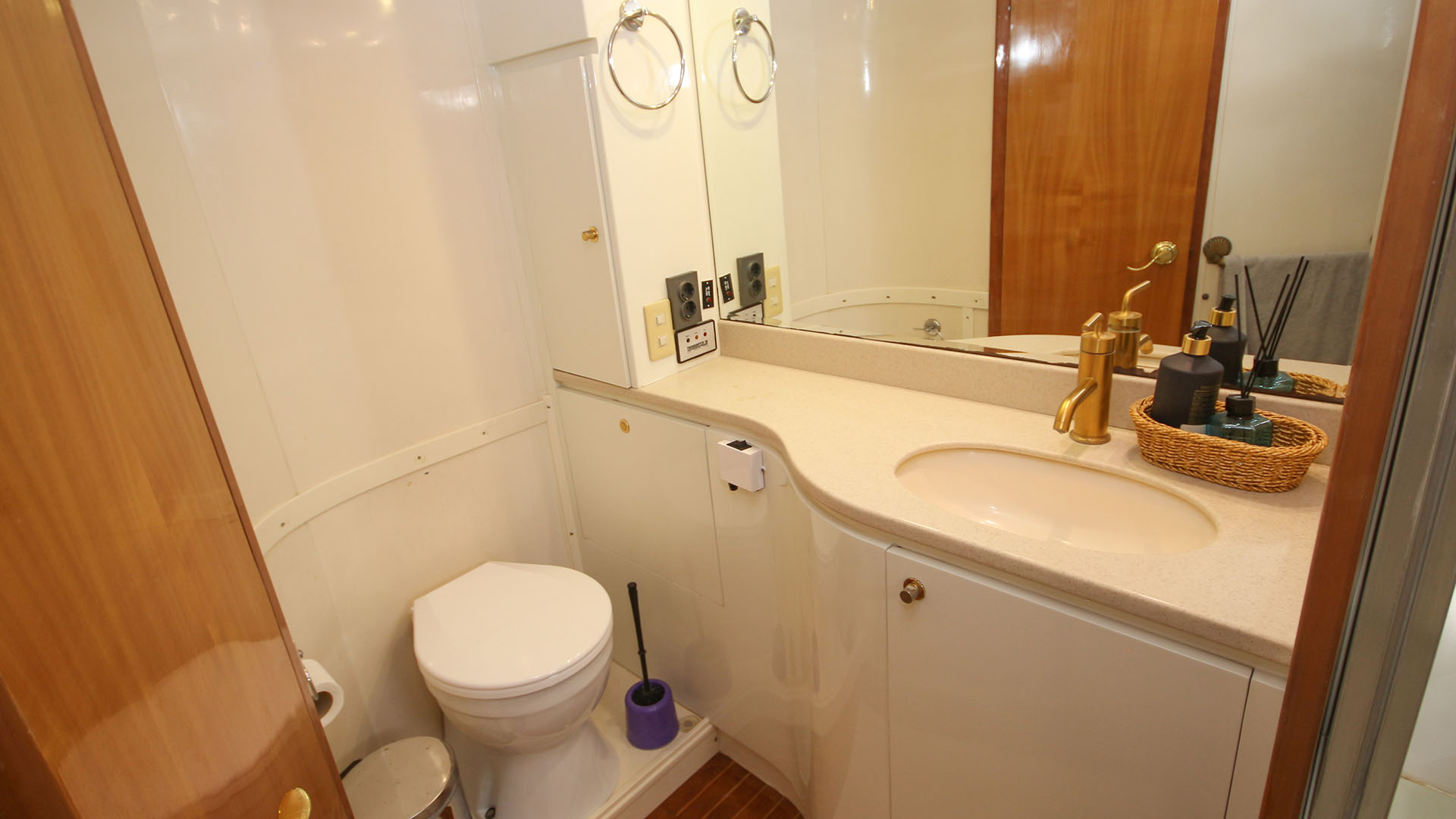 Golden Life Motoryat 4 Kabin 8 kişilik Göcek Fethiye Motoryat Kiralama