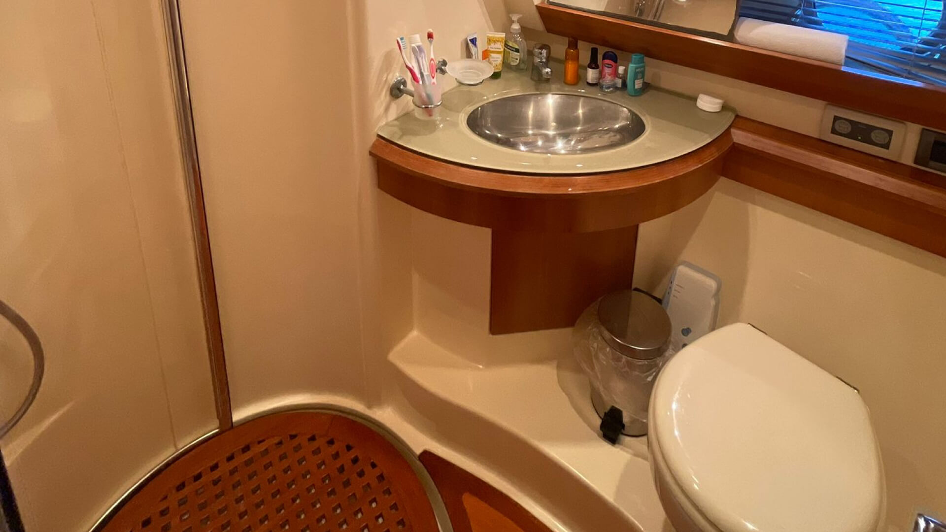 Azimut 50 Kiralık Göcek Lux Klimalı 2 Kabin 16 Metre
