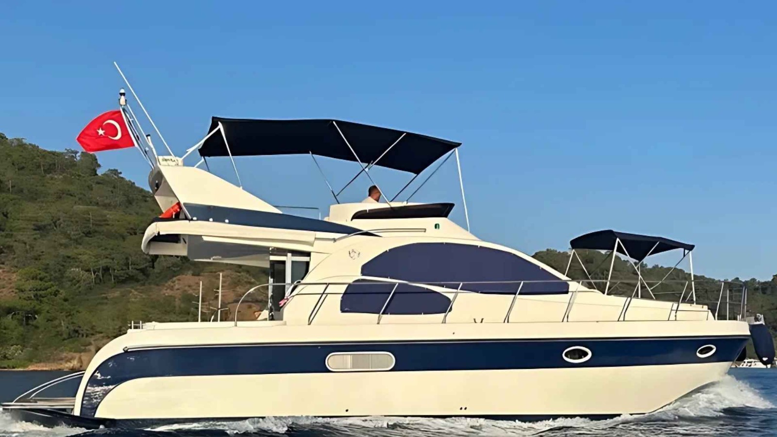 Göcek te Ekonomik Motoryat Kirala 2 Kabin 4-5 Kişilik 