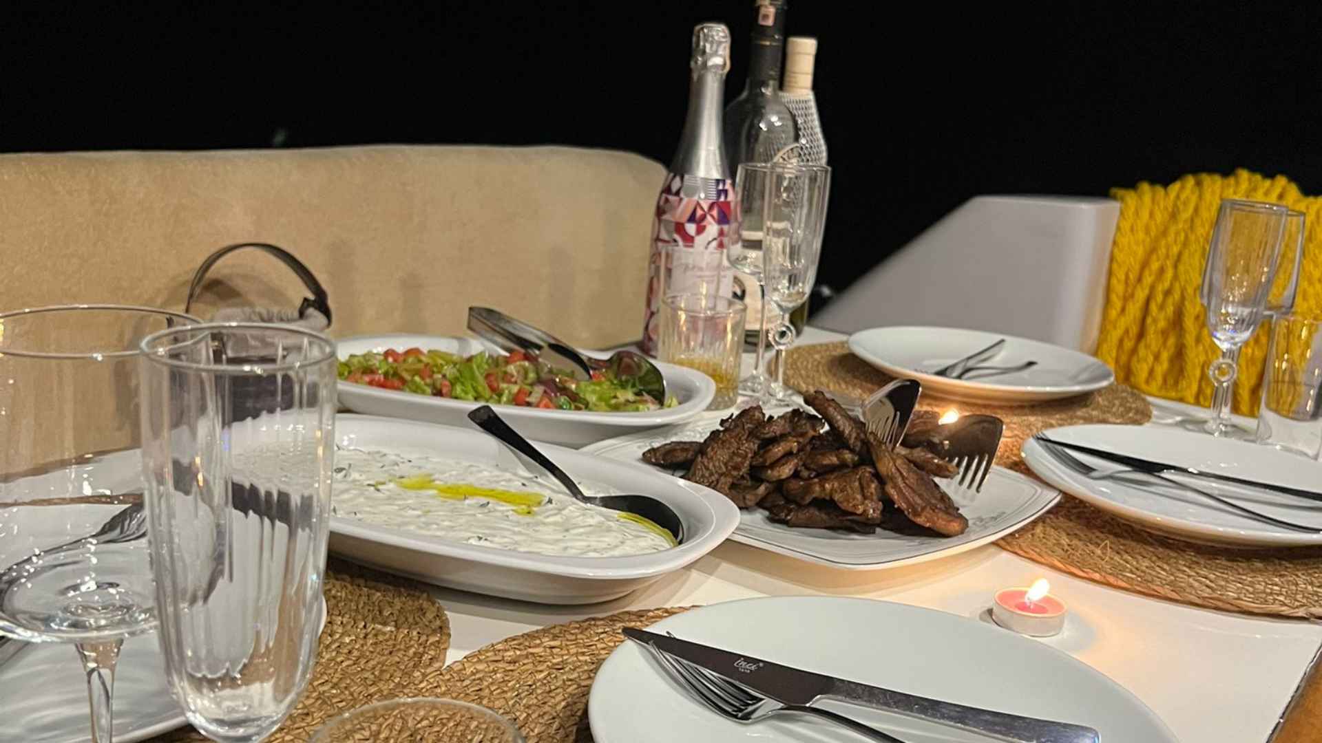 Göcekte 4 Kişilik 16 m Lüx Teknede Yat Tatili