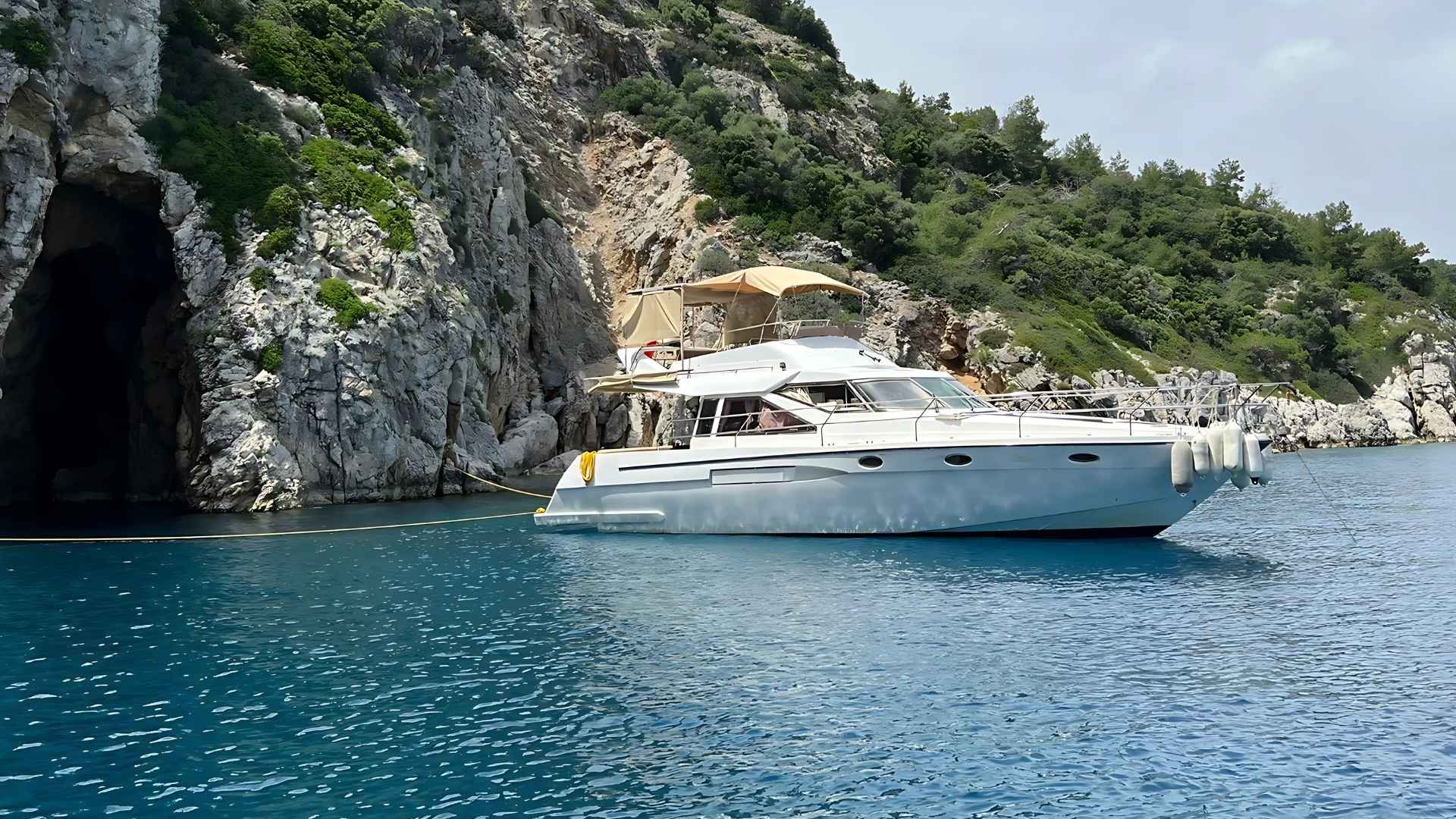 Göcekte 4 Kişilik 16 m Lüx Teknede Yat Tatili