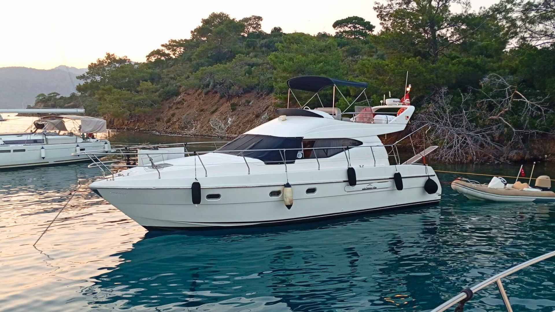Göcekte Yat Tatili 4-5 Kişilik Motoryat