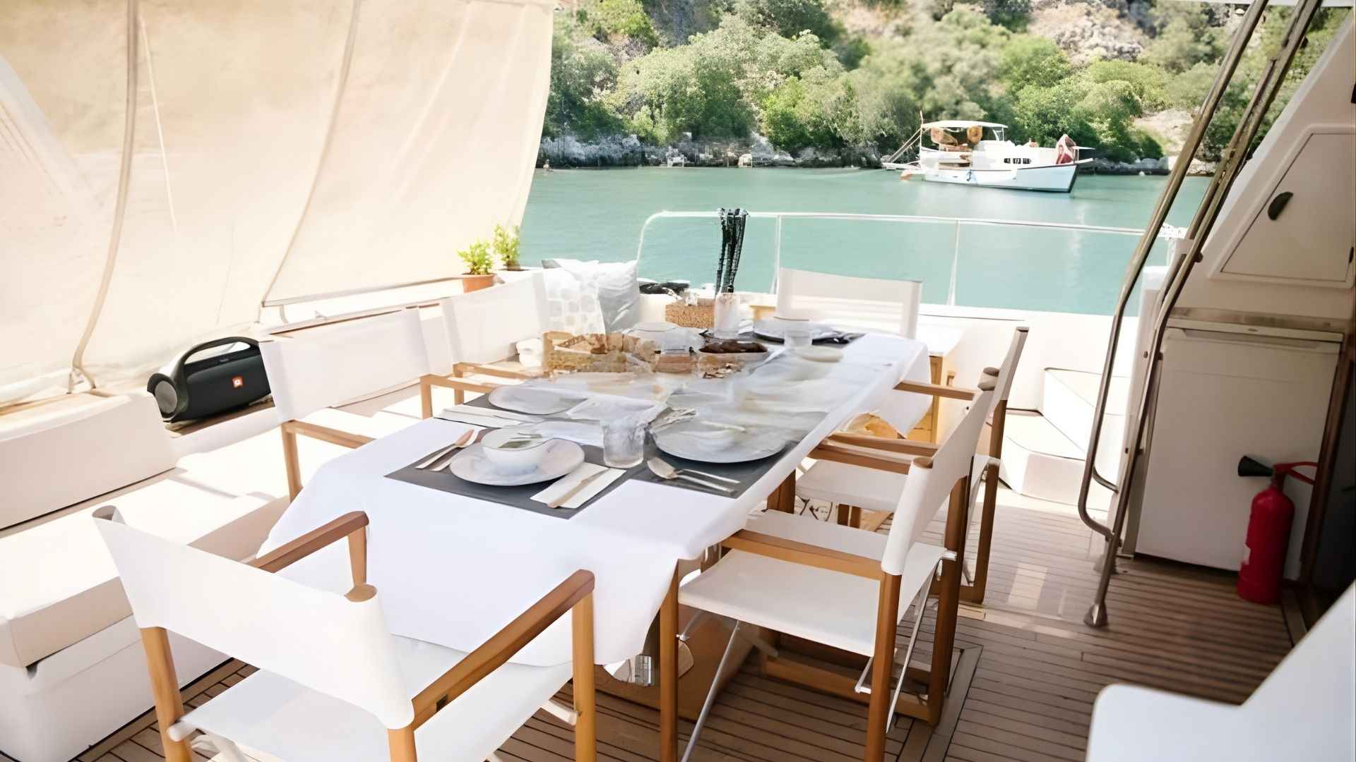 Göcek’te Lüks ve Konfor: 19 Metre Motoryat ile Unutulmaz Mavi Yolculuk