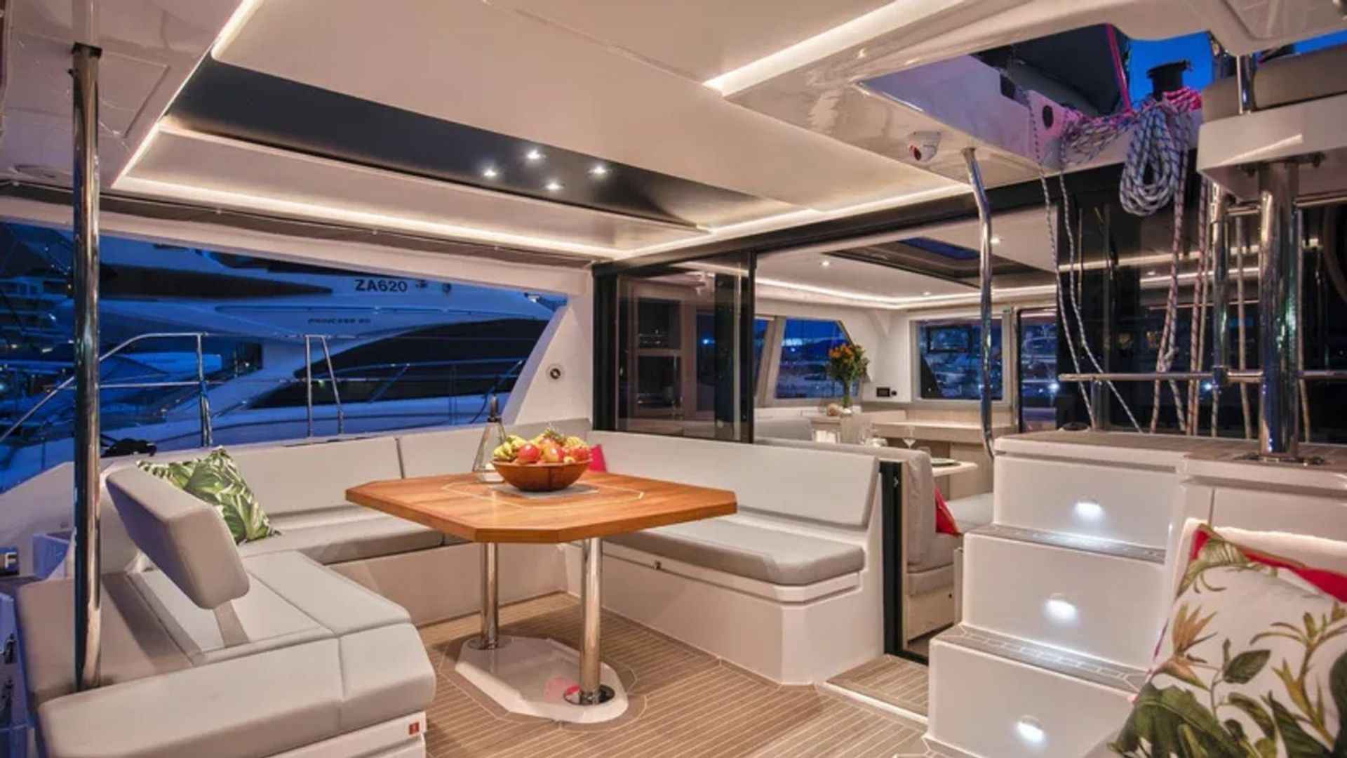 Leopard 45 Katamaran ile Konforlu ve Lüks Mavi Yolculuk