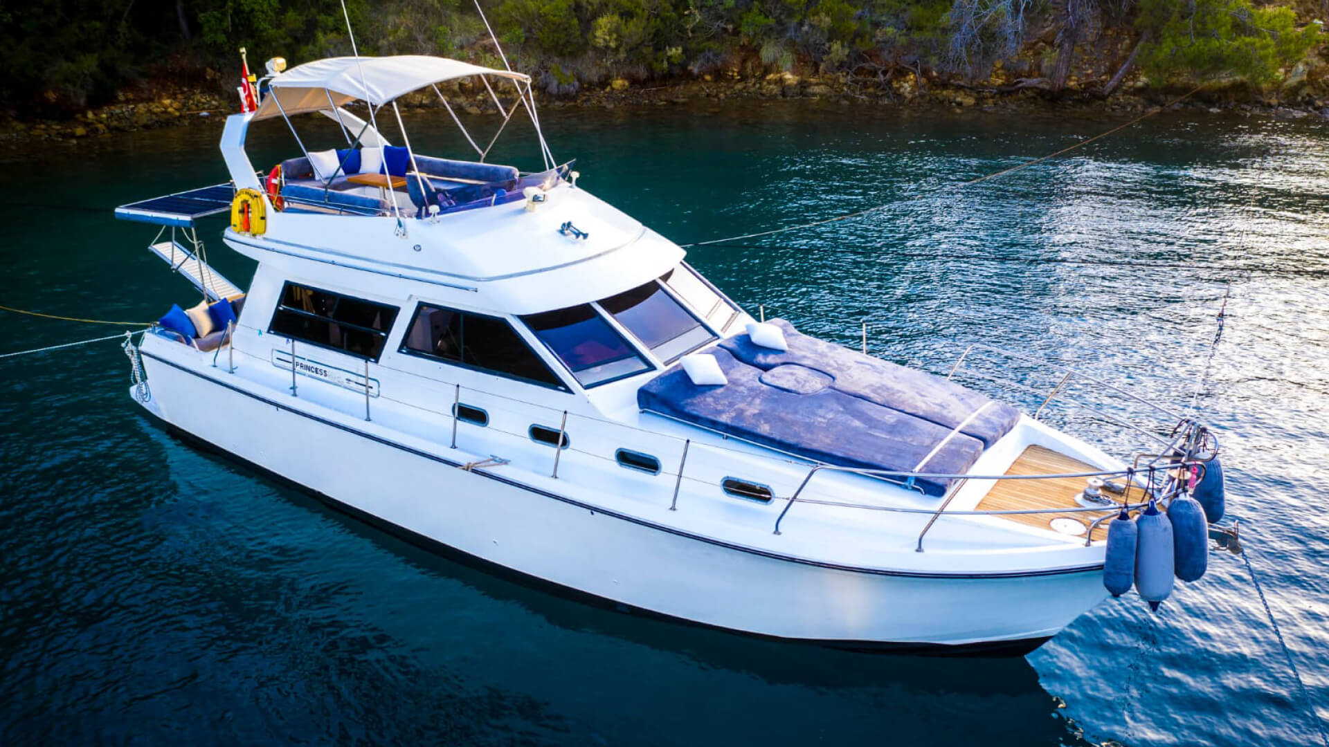 Göcek Delux Motoryat Prencess 2 Kabin 14 Metre