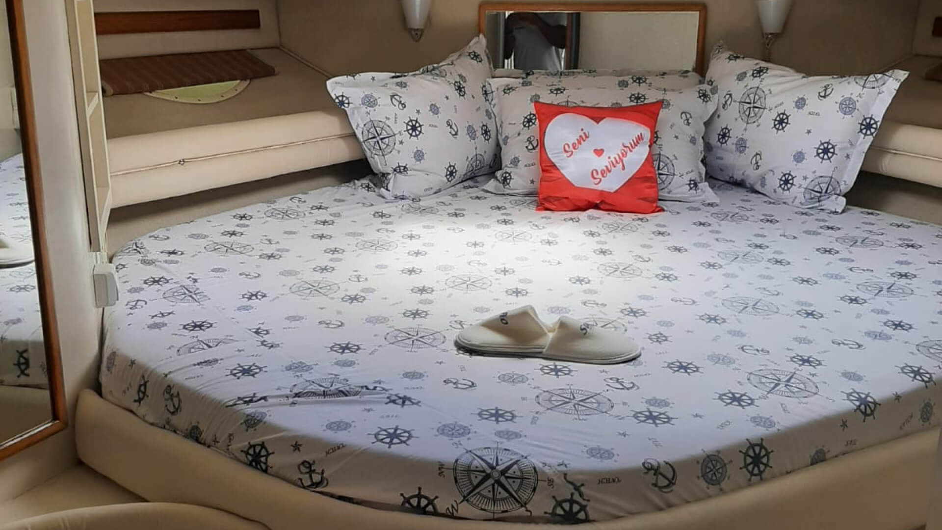 Göcek'te Lüks Kiralık Motoryat 3 Kabin 16 Metre