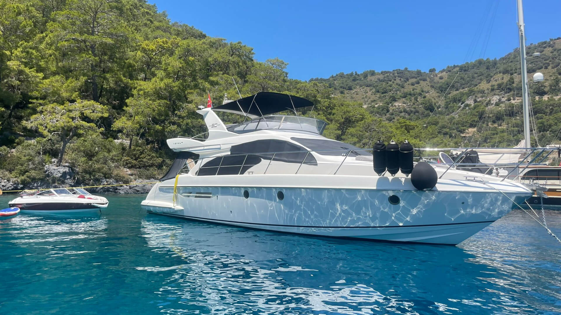 Azimut 50 Kiralık Göcek Lux Klimalı 2 Kabin 16 Metre