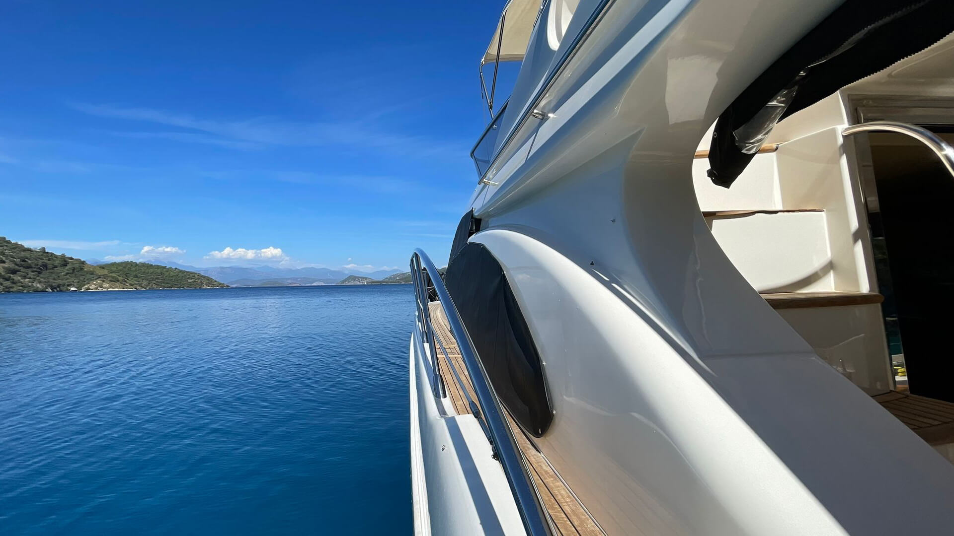 Azimut 50 Kiralık Göcek Lux Klimalı 2 Kabin 16 Metre