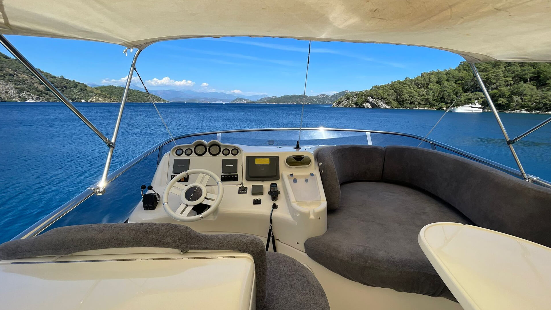 Azimut 50 Kiralık Göcek Lux Klimalı 2 Kabin 16 Metre