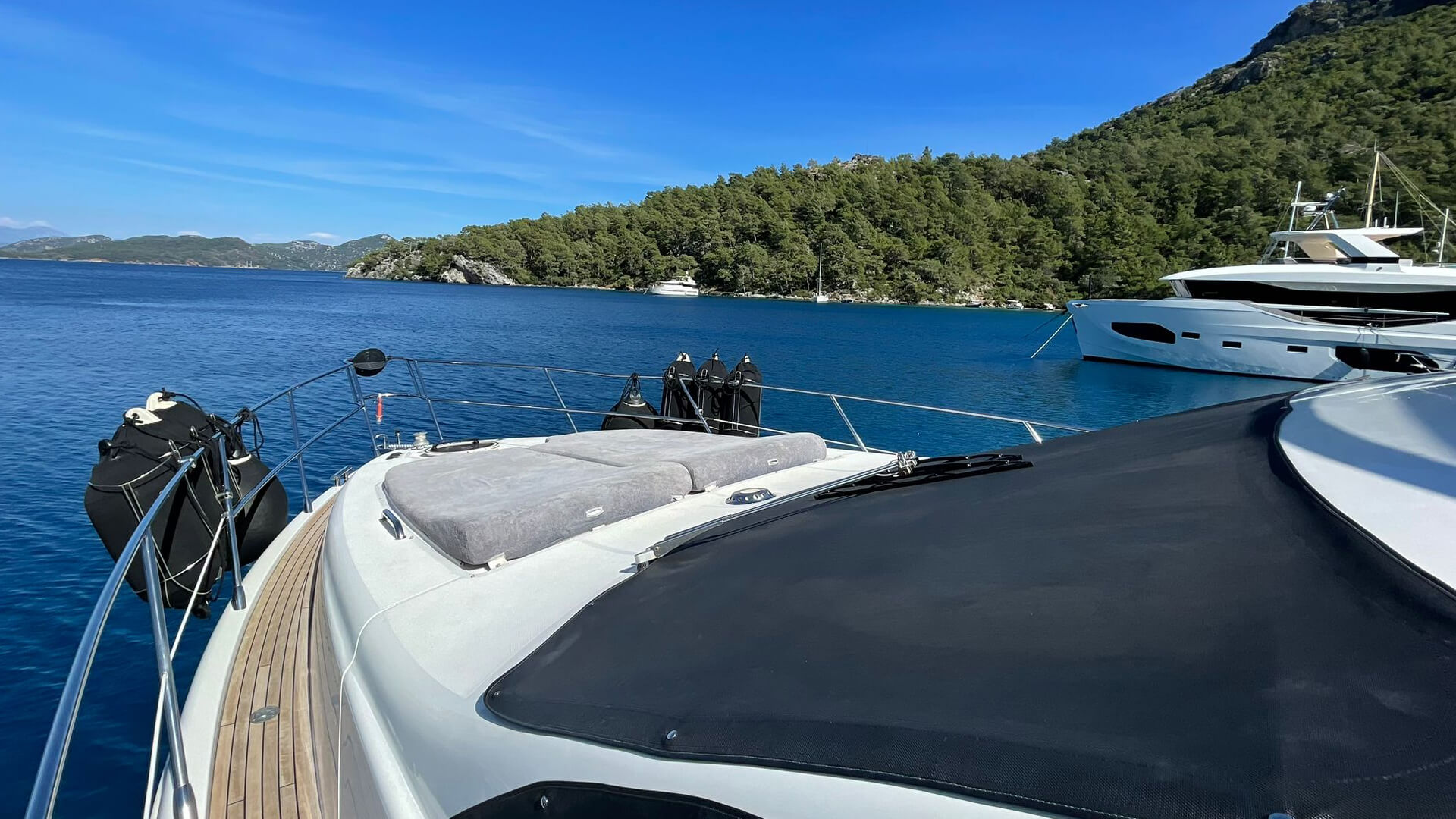 Azimut 50 Kiralık Göcek Lux Klimalı 2 Kabin 16 Metre