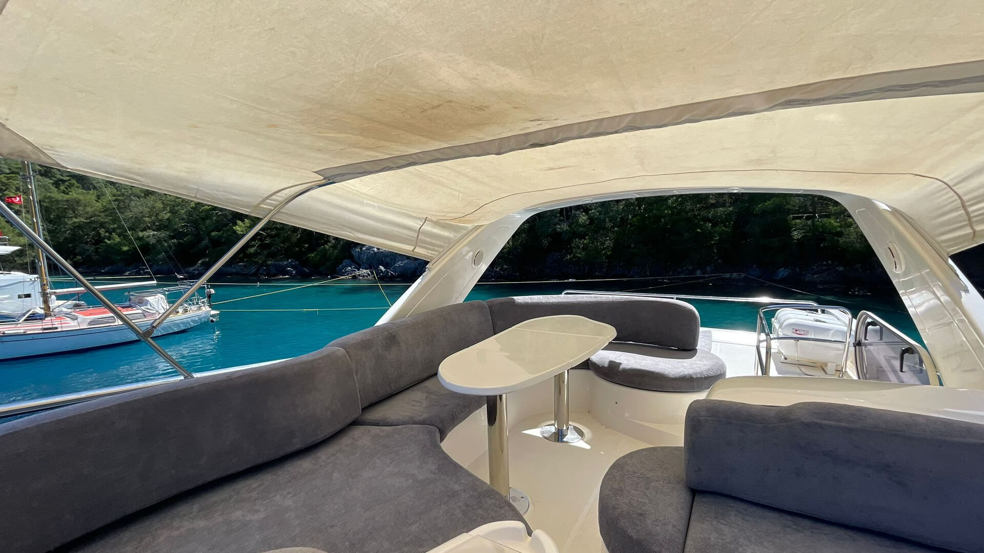 Azimut 50 Kiralık Göcek Lux Klimalı 2 Kabin 16 Metre