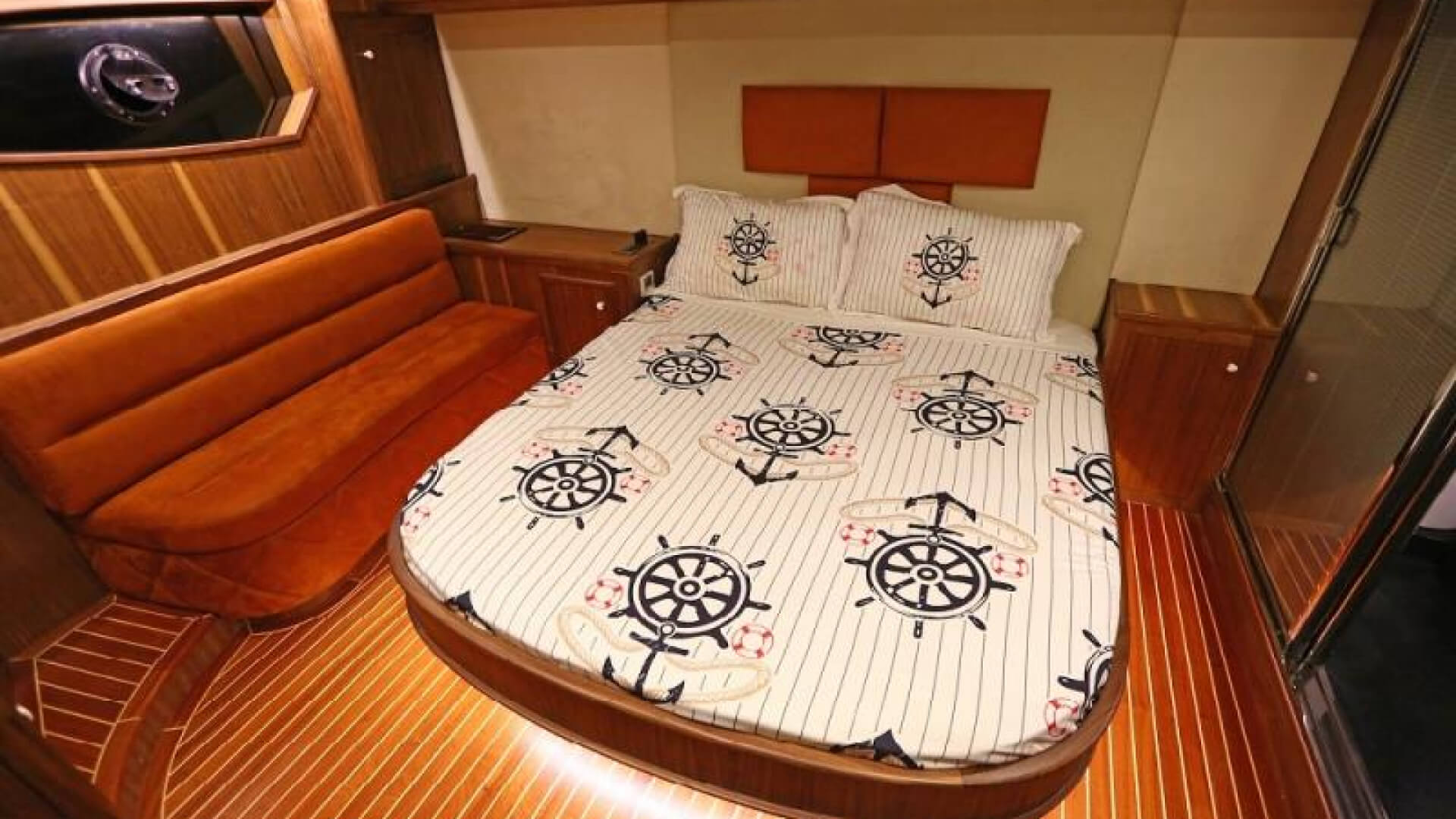 Delux Motoryat Boğaz Turu 2 Kabin 22 Metre