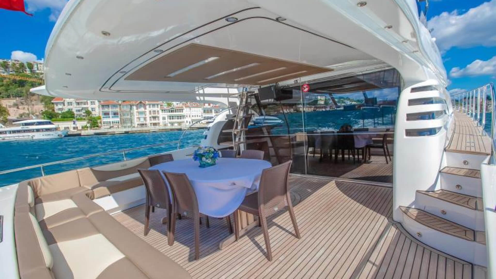 Delux Motoryat Saatlik Boğaz Turu 2 Kabin 22 Metre