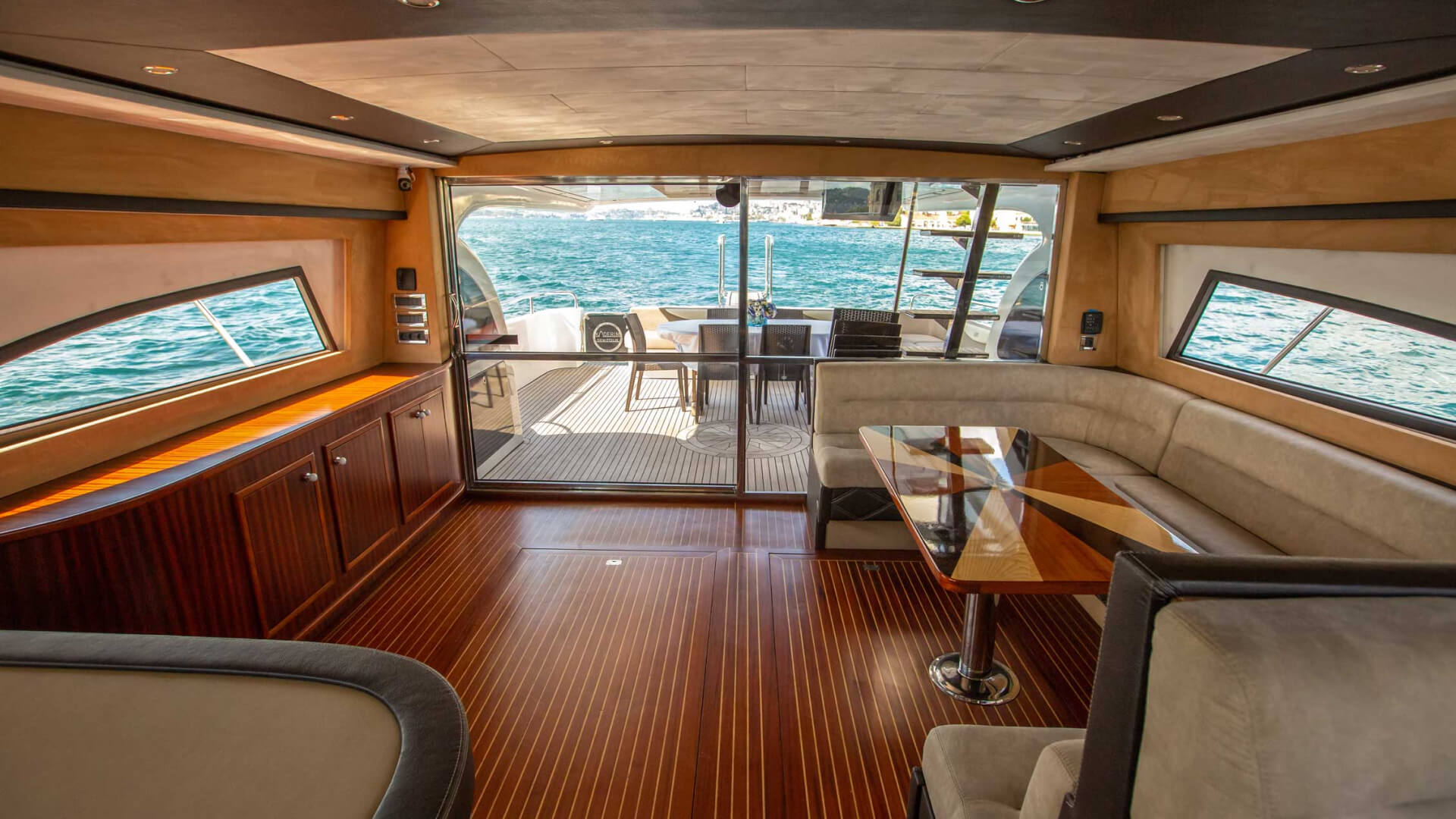 Delux Motoryat Saatlik Boğaz Turu 2 Kabin 22 Metre