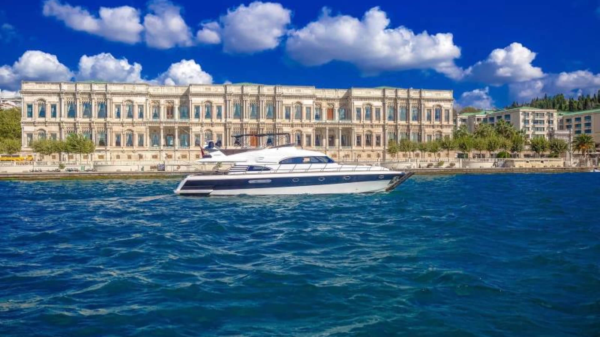 Delux Motoryat Saatlik Boğaz Turu 2 Kabin 22 Metre