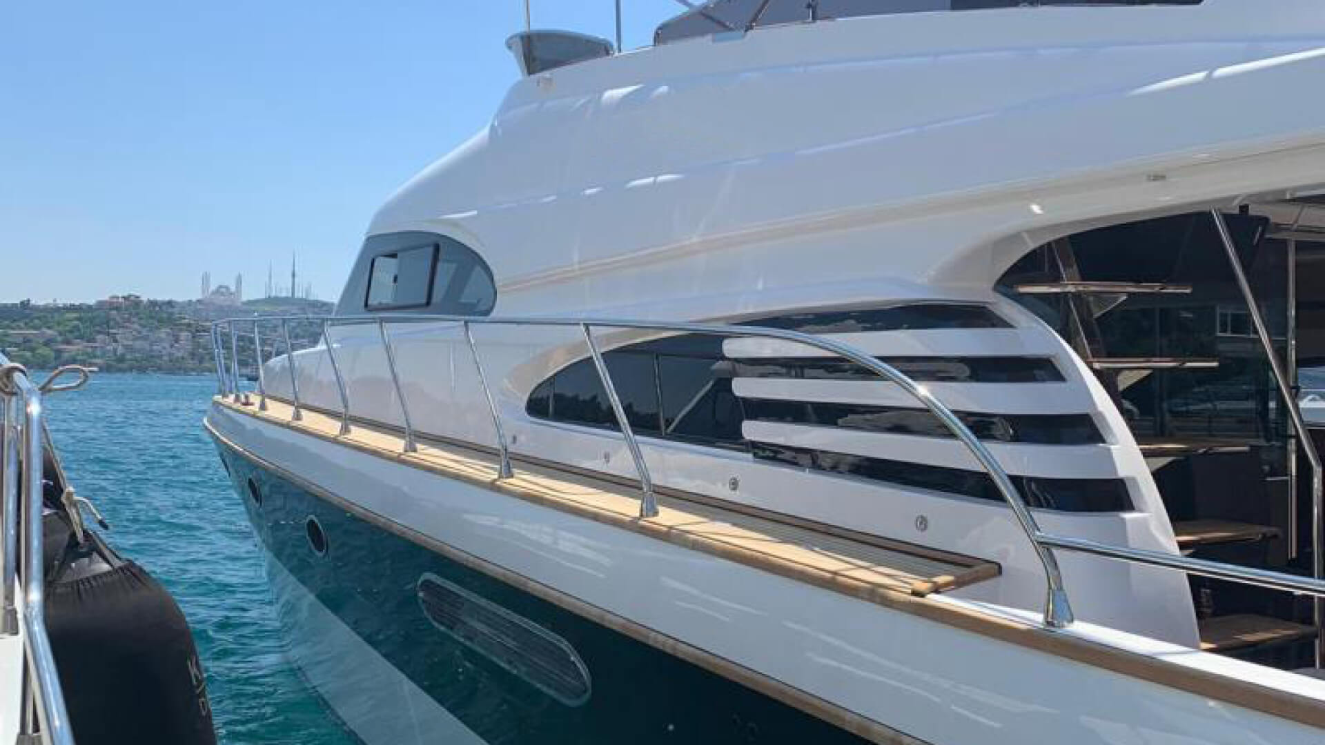 Delux Motoryat Saatlik Boğaz Turu 2 Kabin 22 Metre