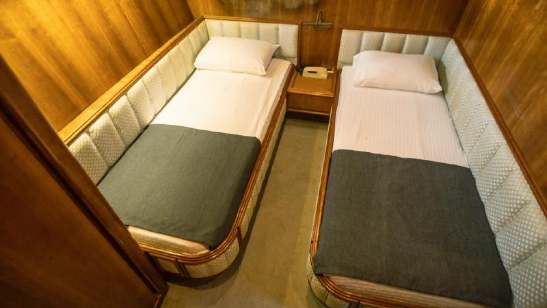 Delux Motoryat Saatlik Kiralama 3 Kabin 26 Metre