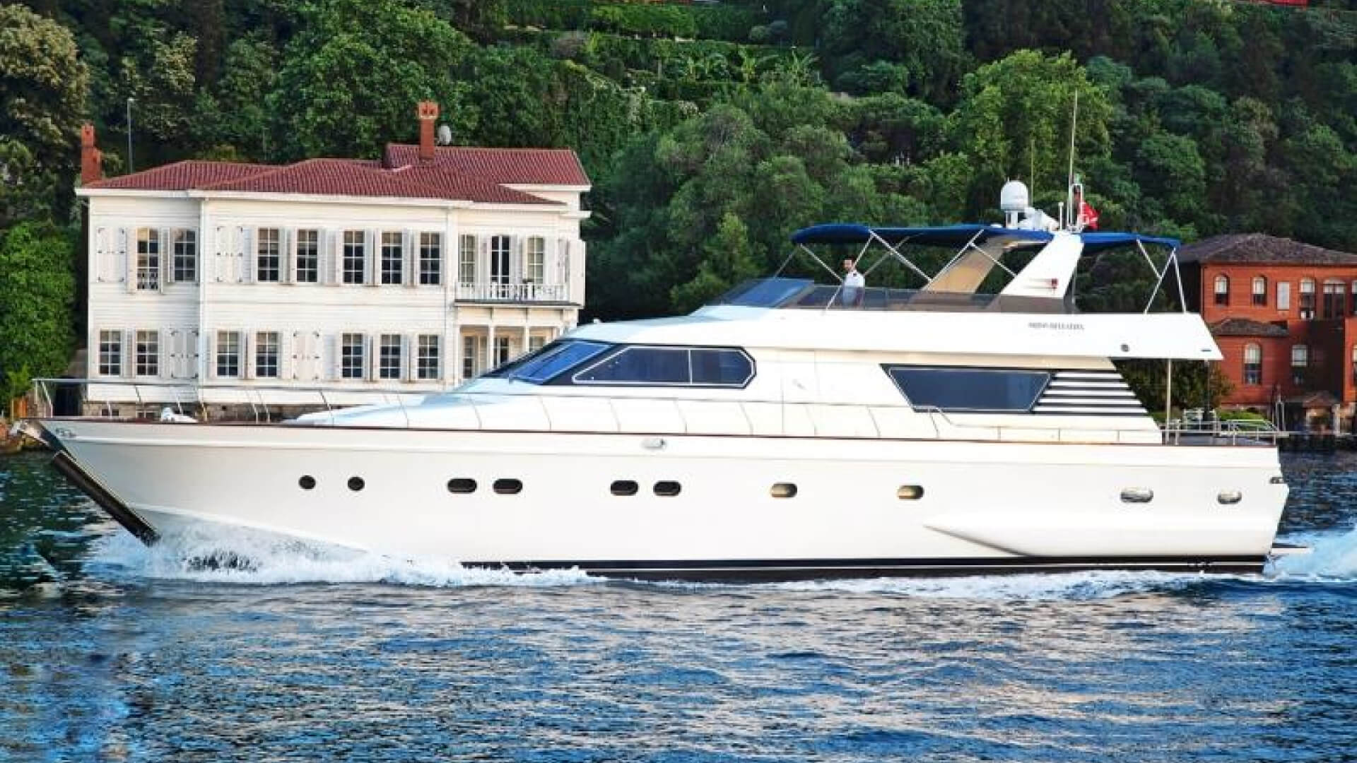 Delux Motoryat Saatlik Kiralama 3 Kabin 26 Metre