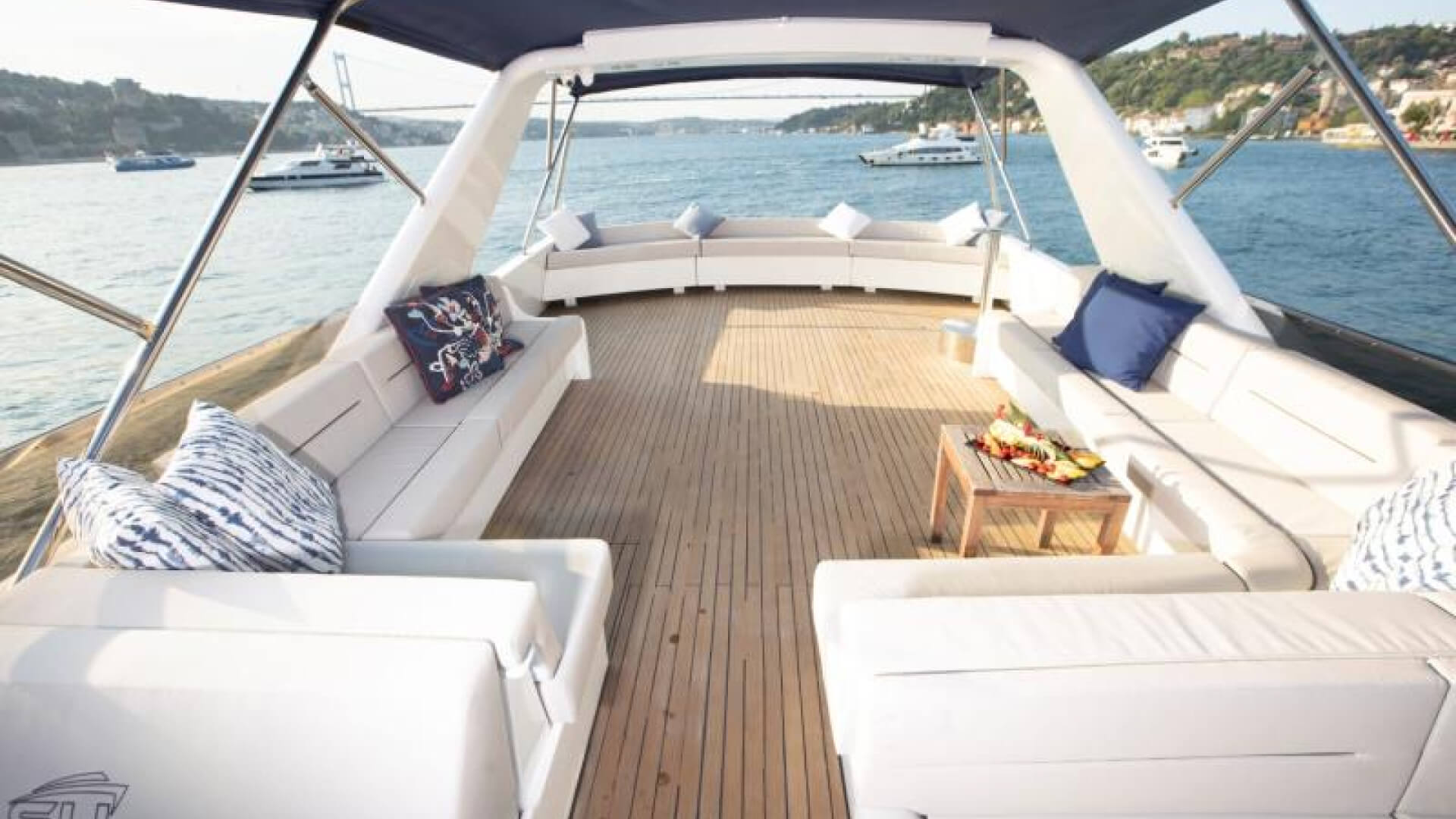 Delux Motoryat Saatlik Kiralama 3 Kabin 26 Metre