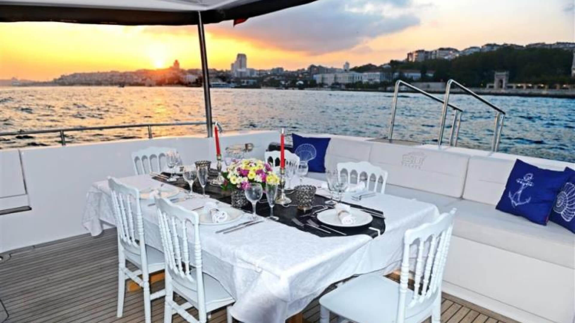 Delux Motoryat Boğaz Turu 1 Kabin 22 Metre