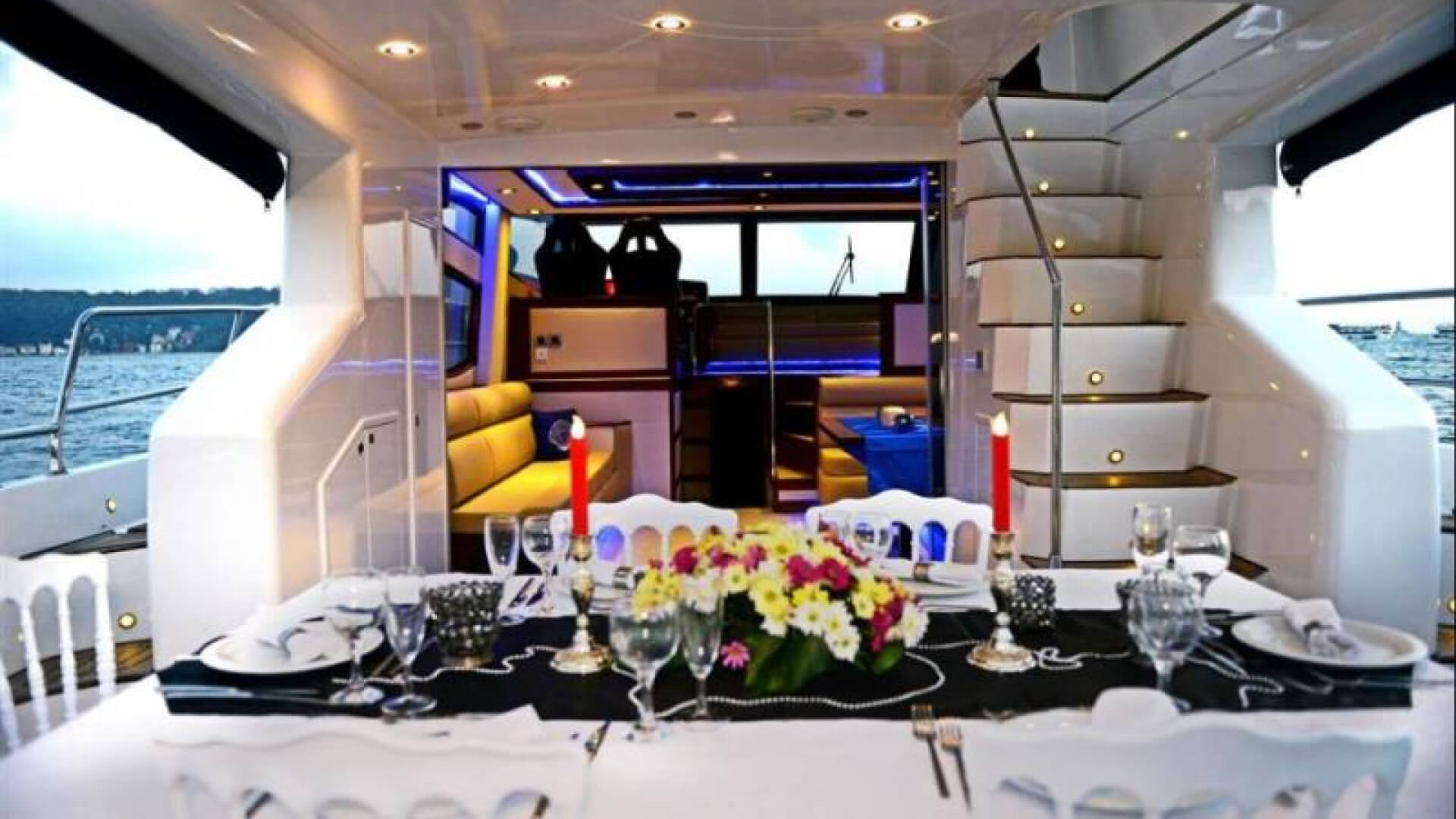 Delux Motoryat Boğaz Turu 1 Kabin 22 Metre