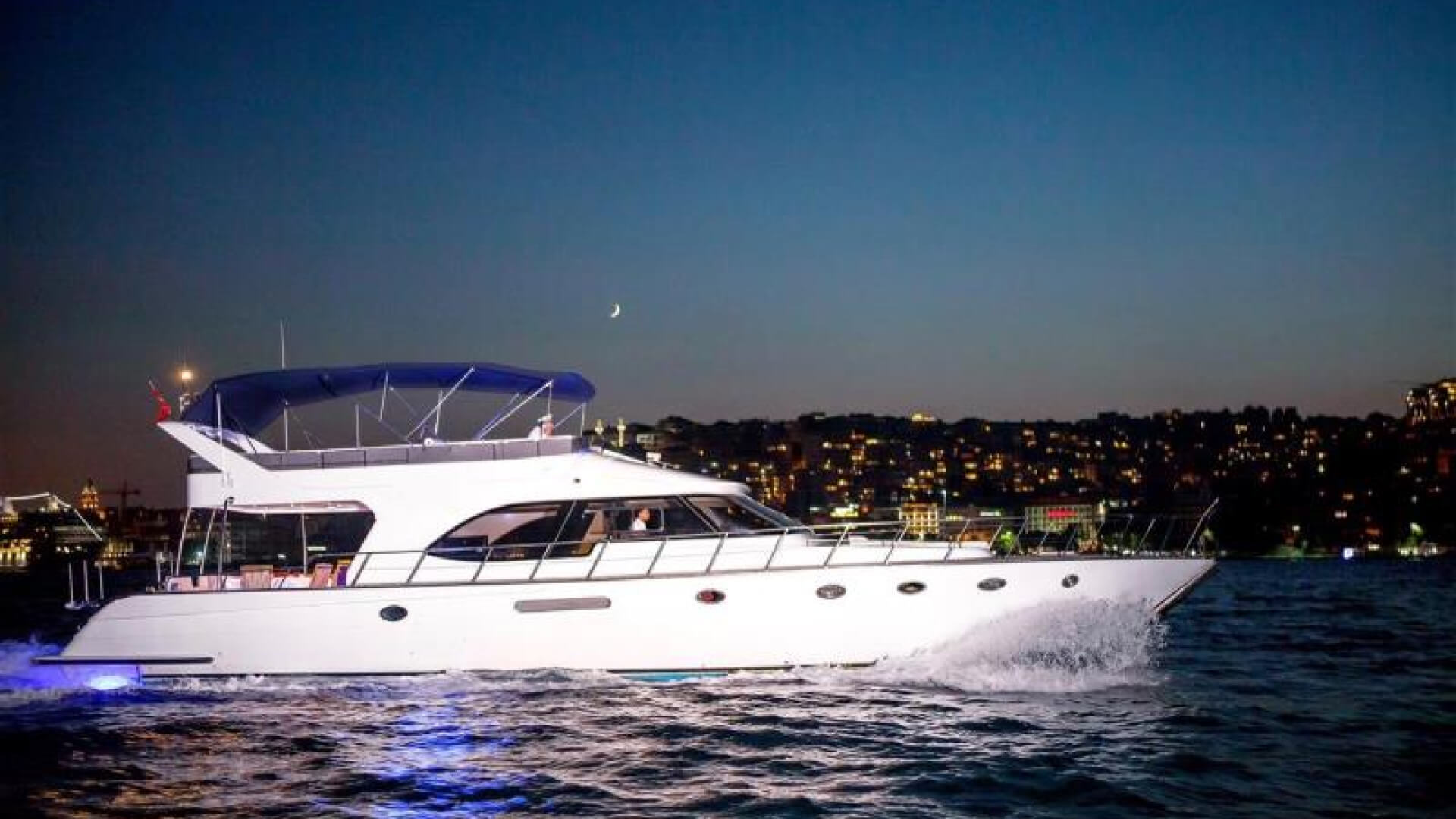Delux Motoryat Boğaz Turu 1 Kabin 21 Metre