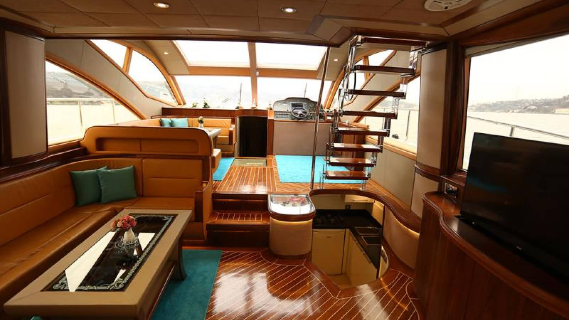 Delux Motoryat Boğaz Turu 25 Metre 3 Kabin