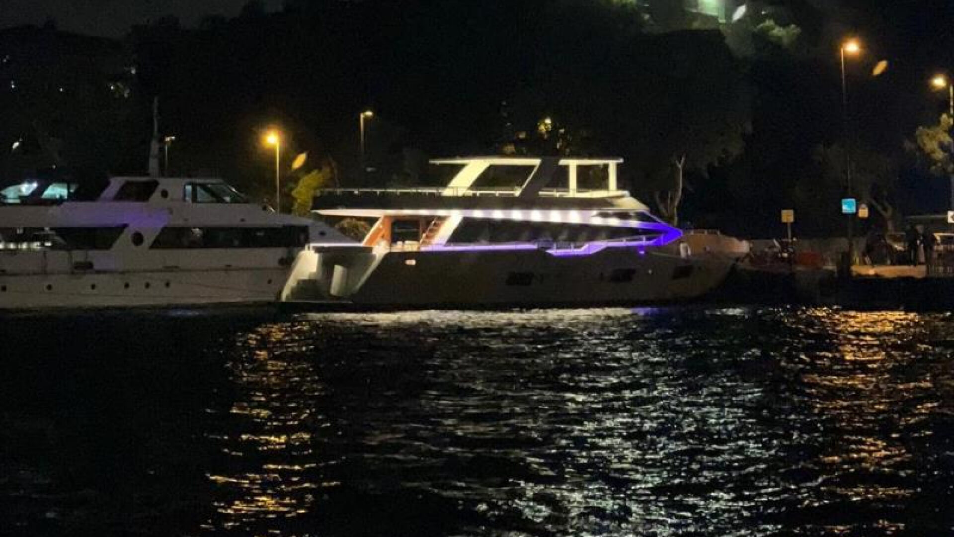 İstanbul Boğazı Davet Teknesi Kiralama 70 Kişi