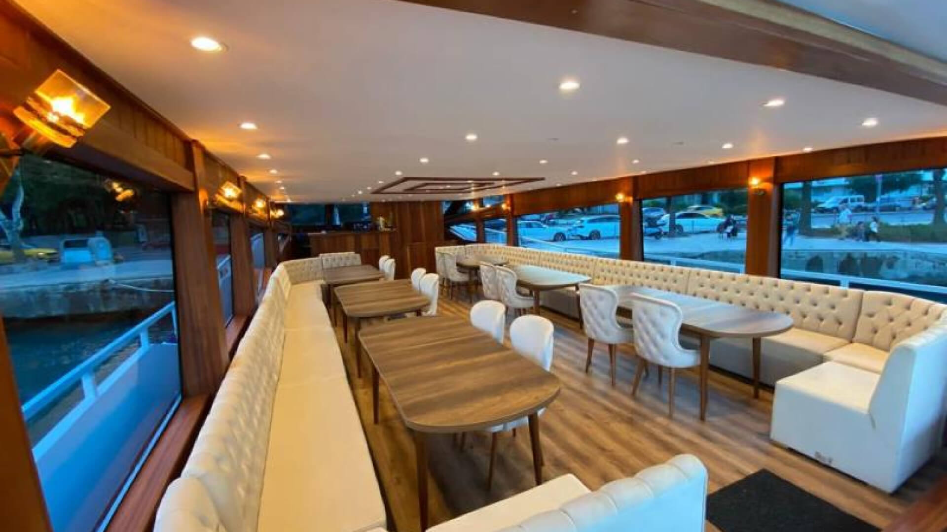 İstanbul Boğazı Davet Teknesi Kiralama 70 Kişi